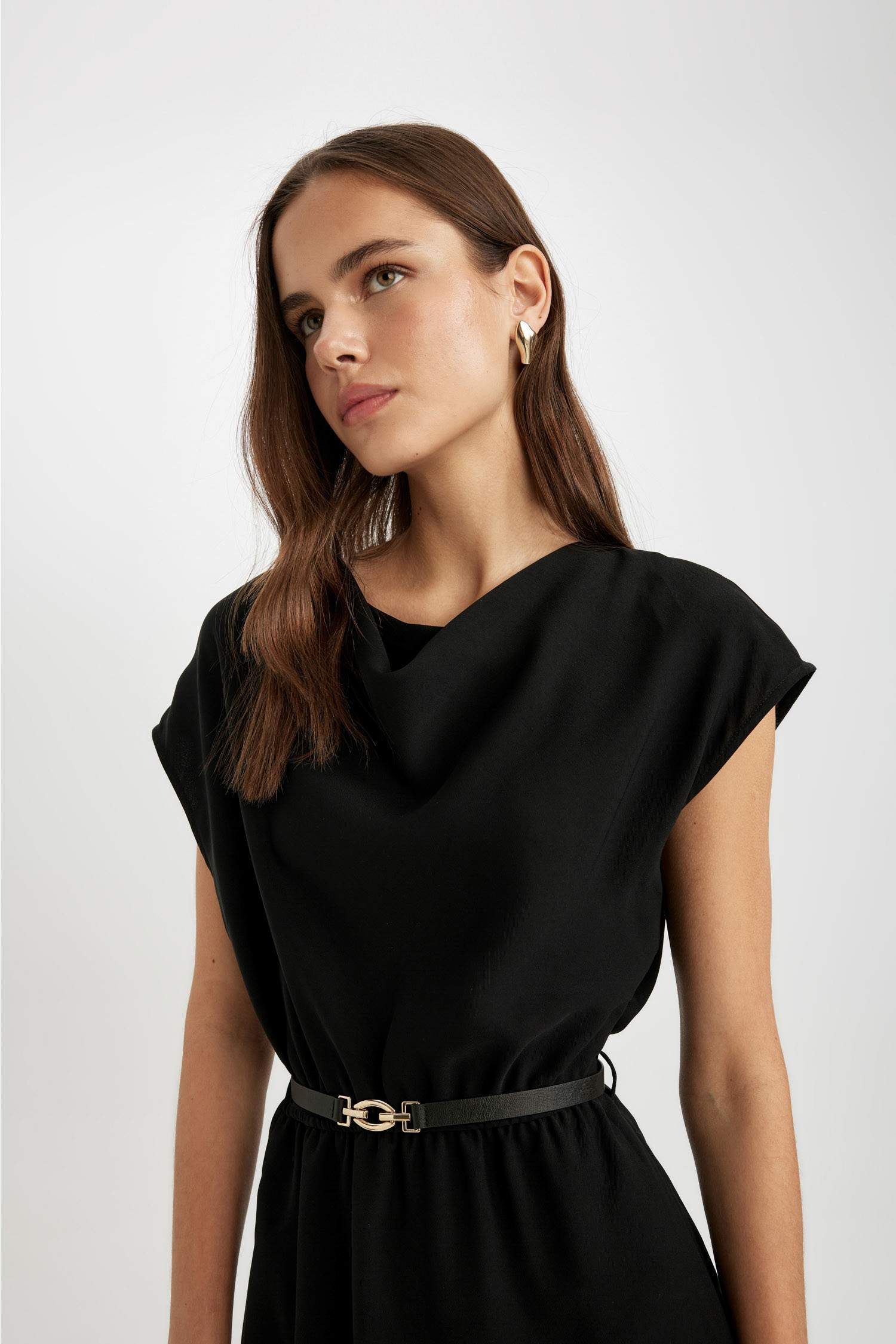 Degaje Yaka Krep Kolsuz Mini Elbise