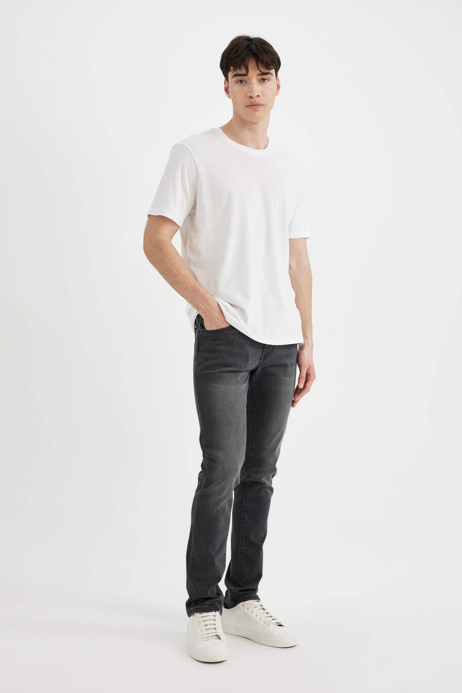 Pedro Slim Fit Slim Fit Normal Waist Narrow Leg Jeans