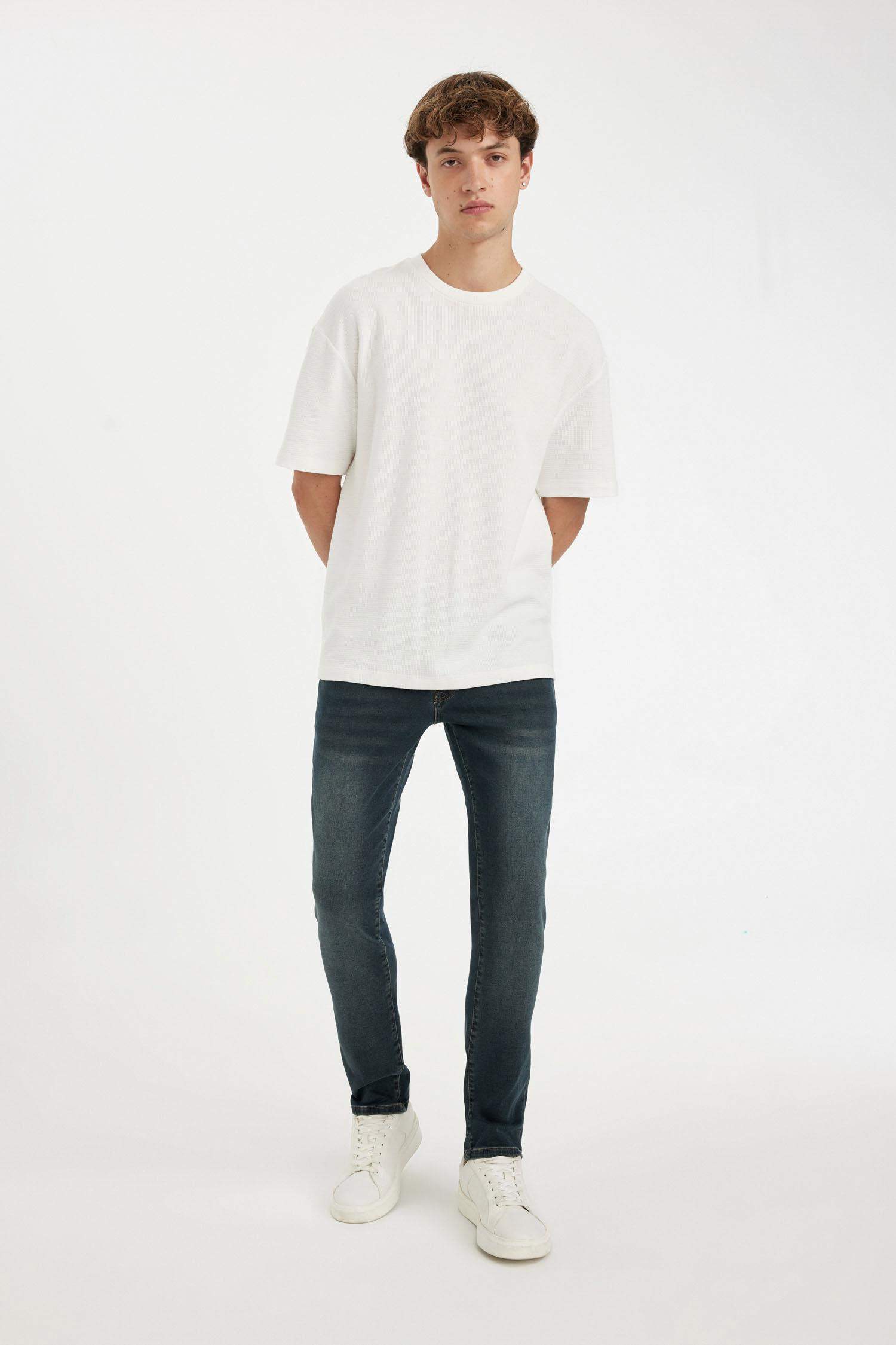 بنطلون جينز بيدرو سليم فيت برجل ضيق وخصر عادي