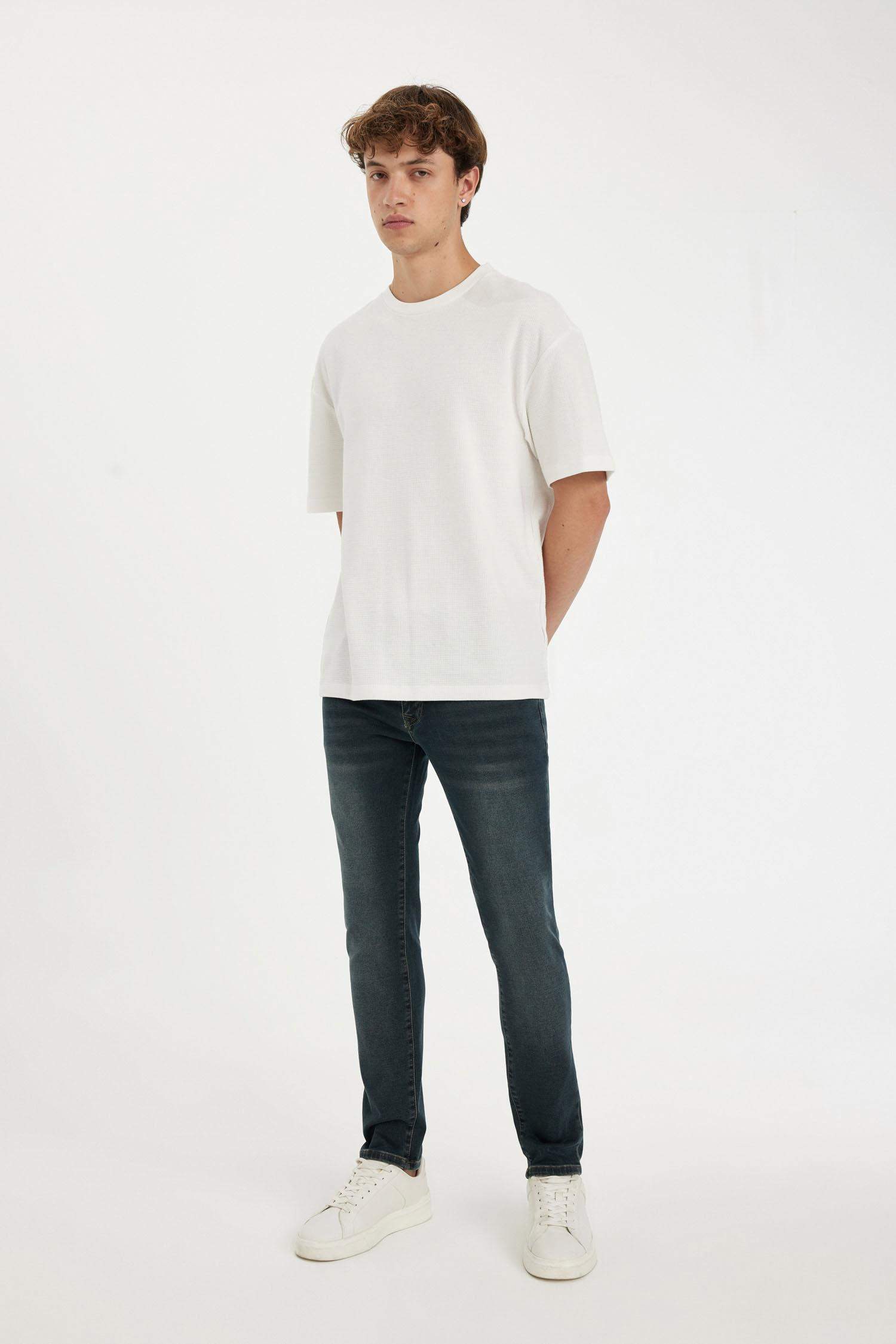 بنطلون جينز بيدرو سليم فيت برجل ضيق وخصر عادي