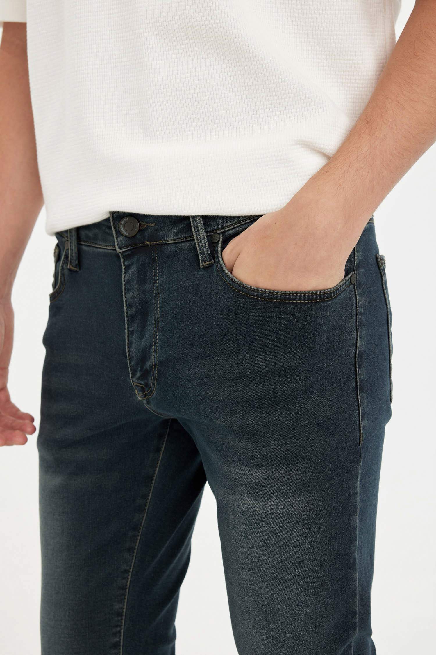 بنطلون جينز بيدرو سليم فيت برجل ضيق وخصر عادي