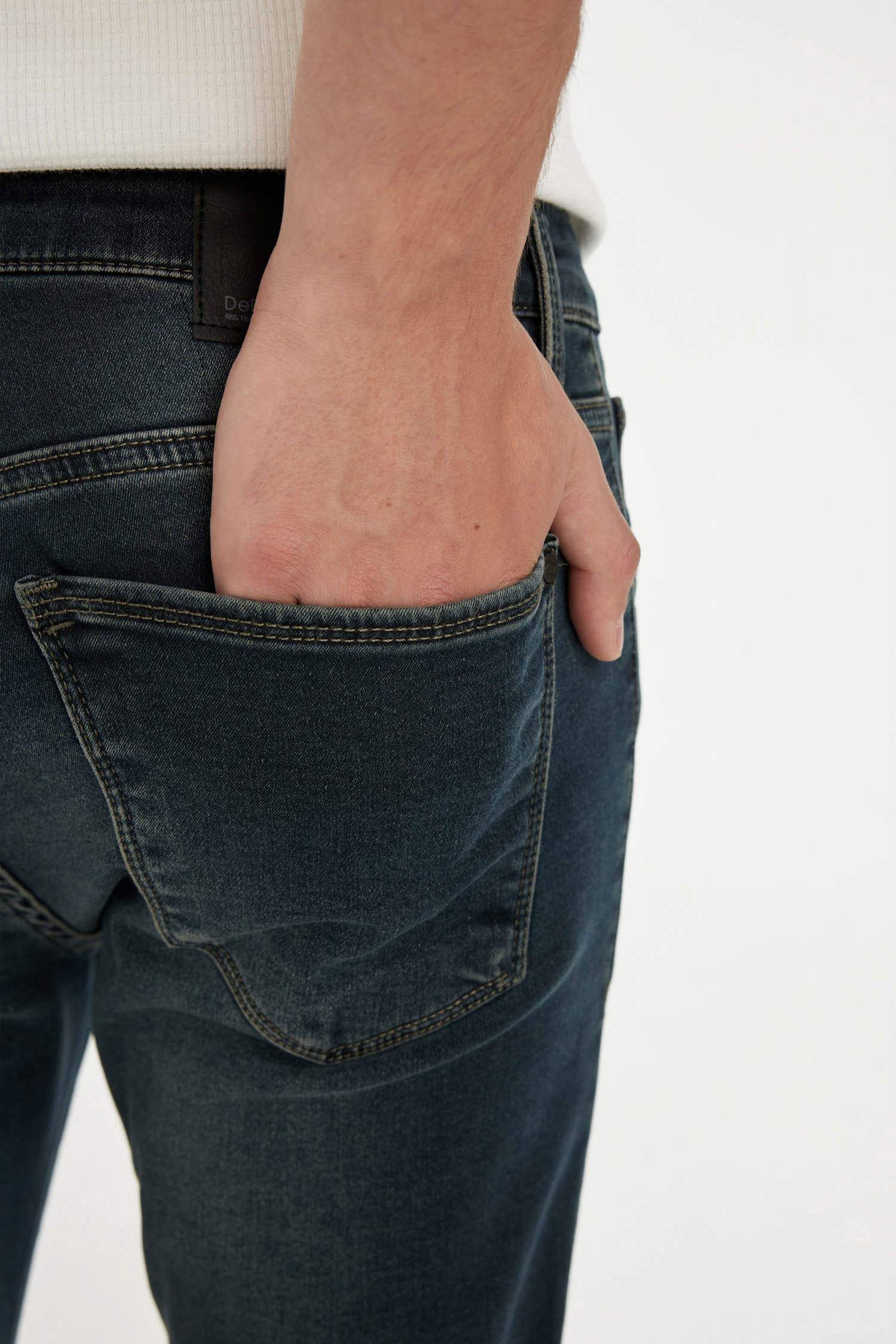 بنطلون جينز بيدرو سليم فيت برجل ضيق وخصر عادي