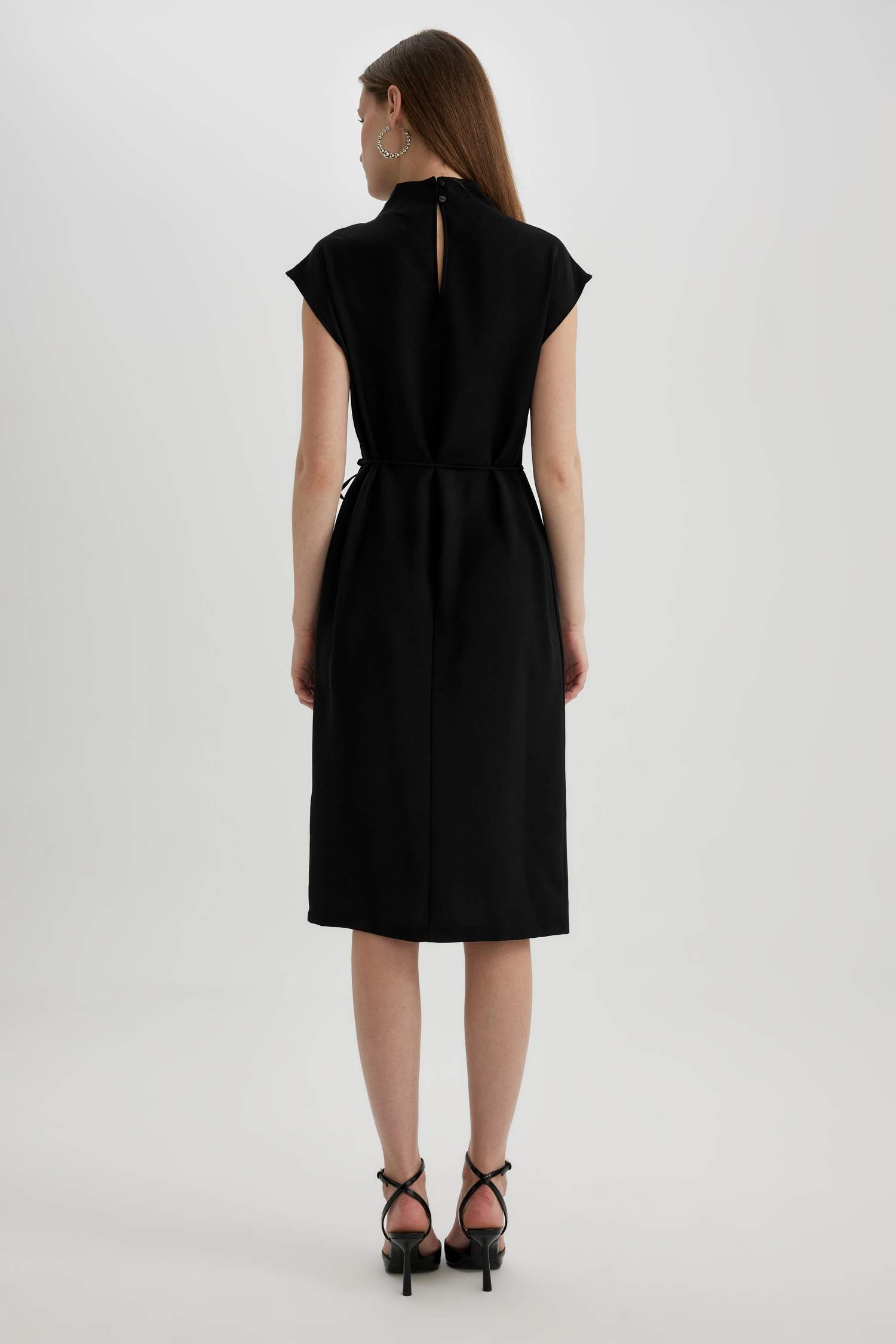 Straight Fit Crepe Sleeveless Midi Dress