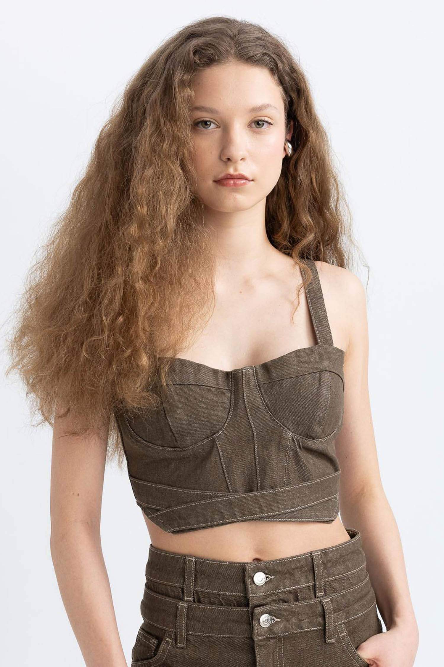 بلوزة جينز كورسيه بحمالات