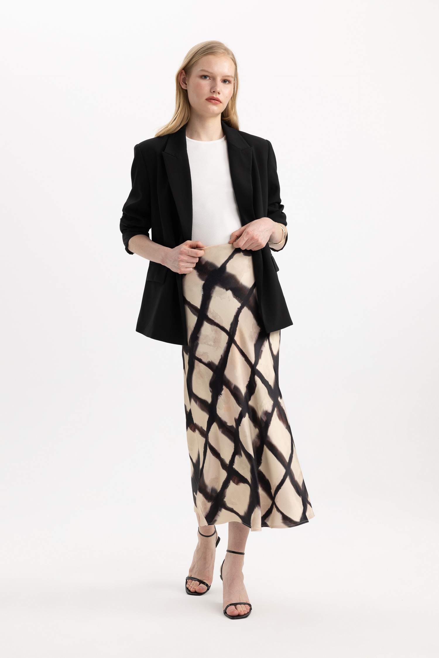 Юбка макси А-силуэта со средней талией