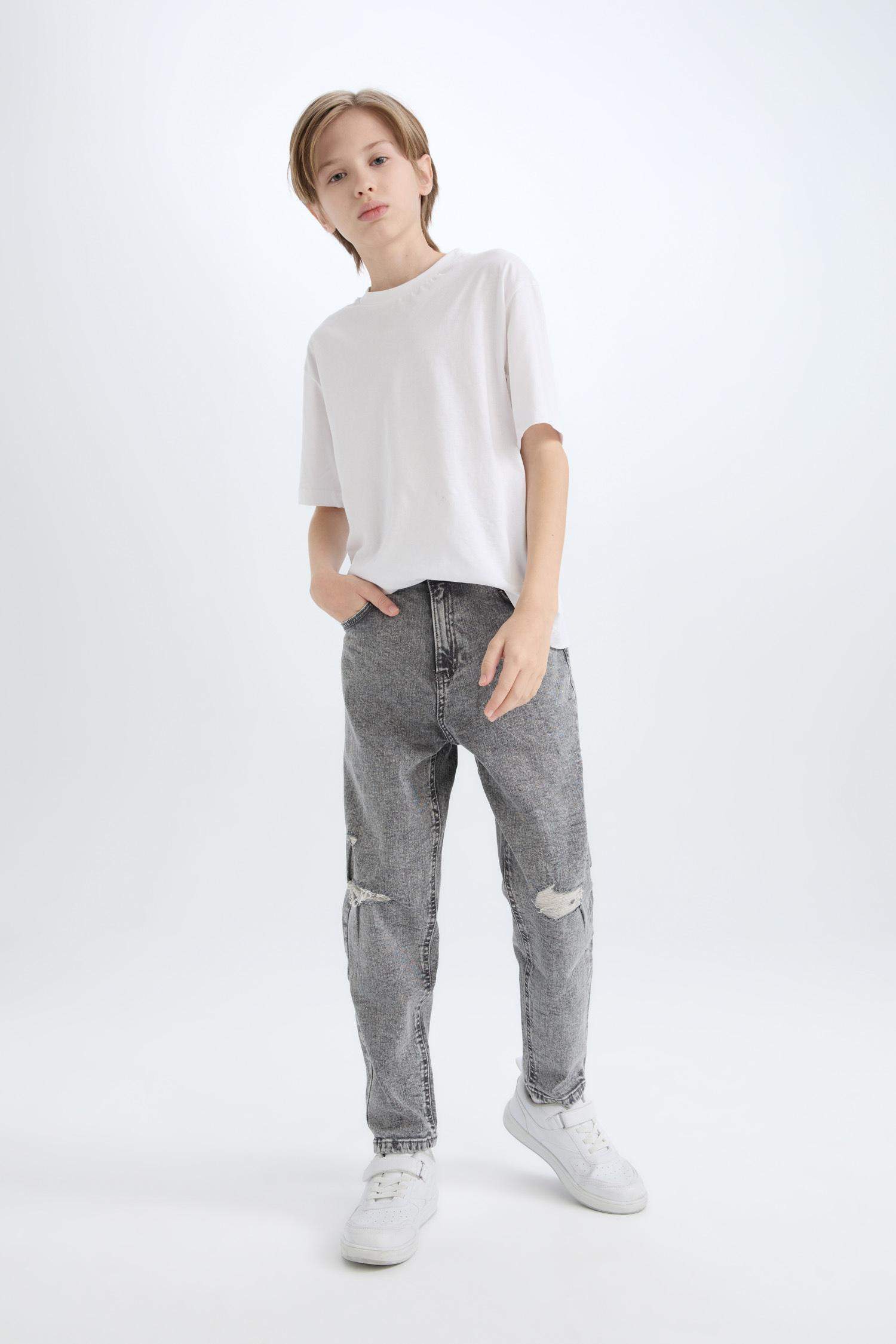 Boy Balloon Fit Ripped Detailed Straight Leg Jeans