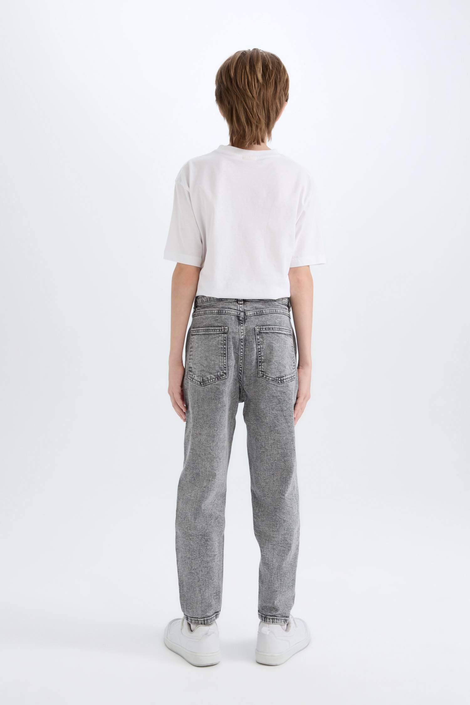 Boy Balloon Fit Ripped Detailed Straight Leg Jeans