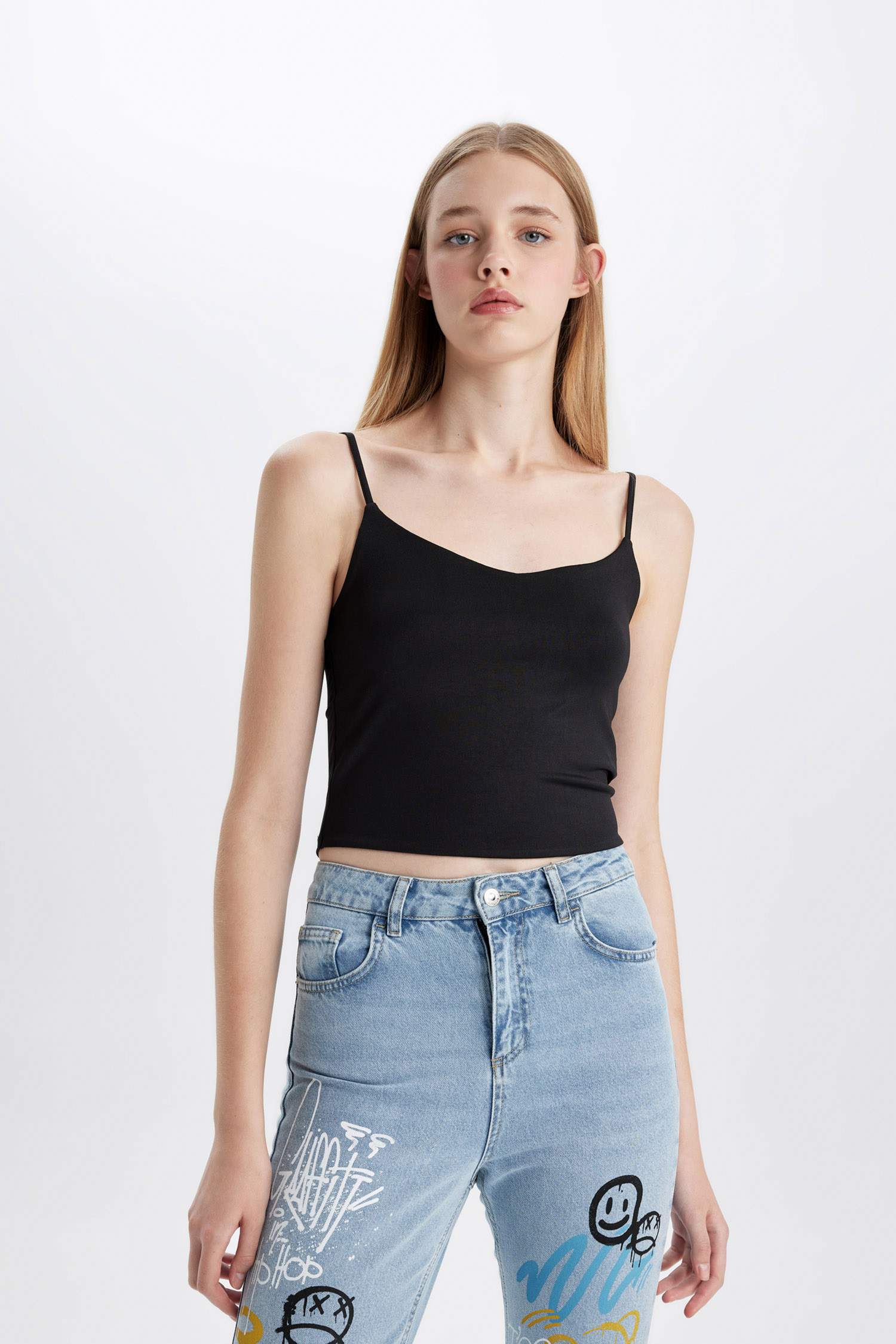 أندر شيرت اسود سليم فيت بياقة U