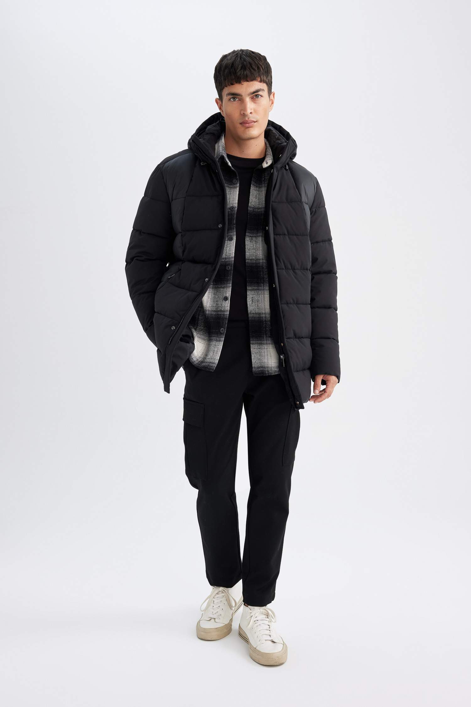 Slim Fit Dar Kesim Astarlı Kapüşonlu Fermuarlı Cepli Kışlık Parka