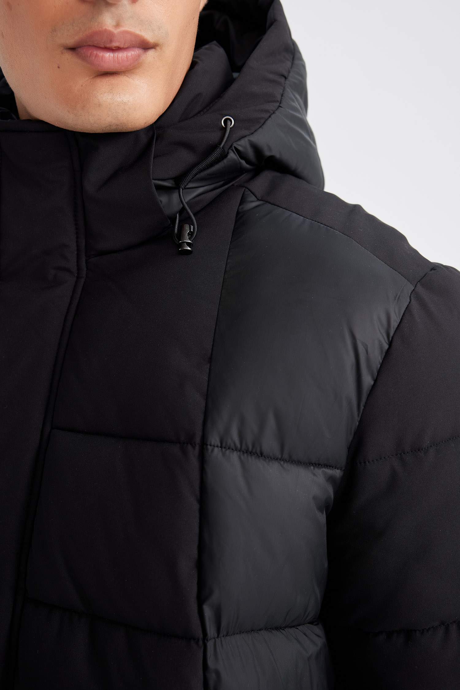 Slim Fit Dar Kesim Astarlı Kapüşonlu Fermuarlı Cepli Kışlık Parka