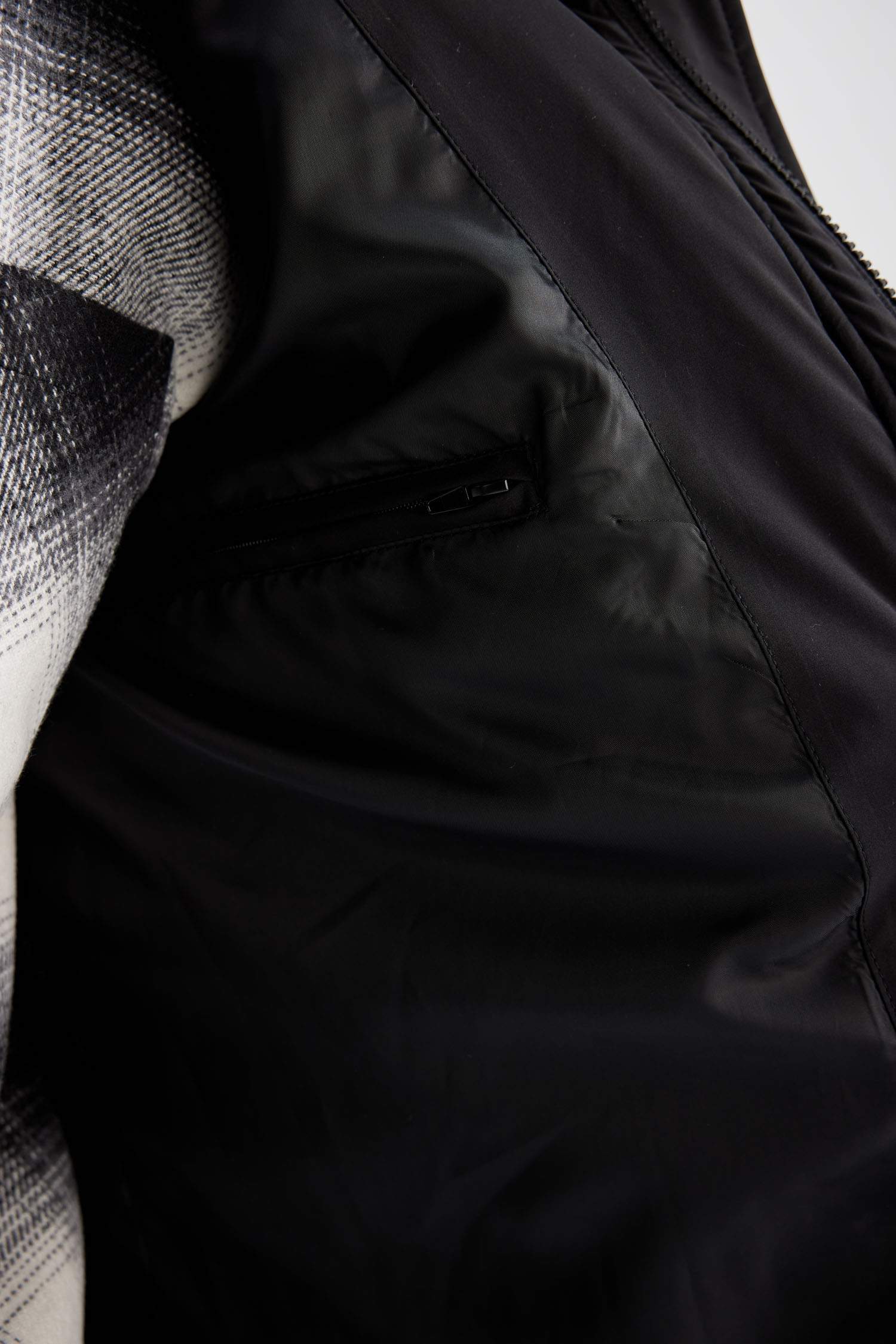 Slim Fit Dar Kesim Astarlı Kapüşonlu Fermuarlı Cepli Kışlık Parka