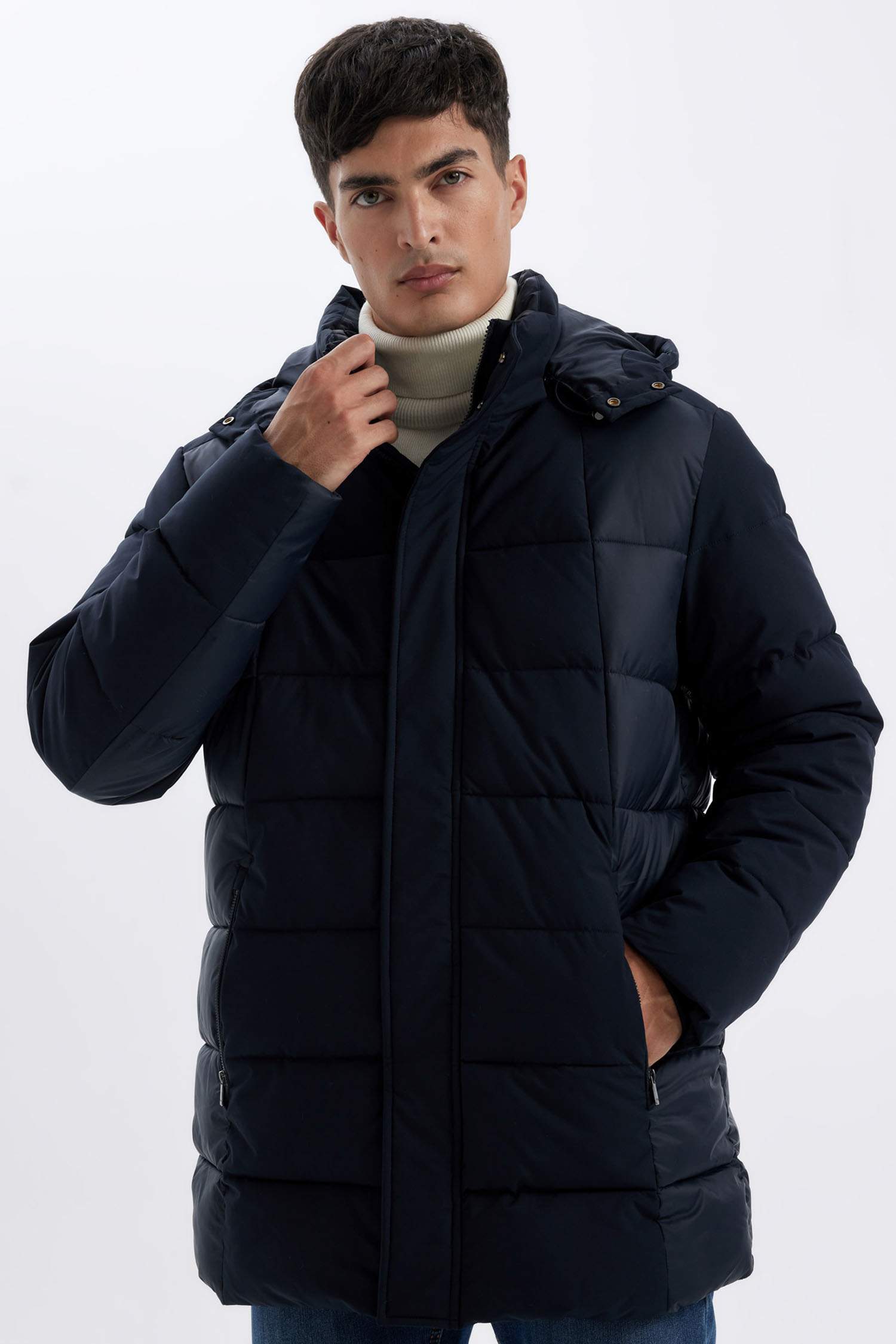 Slim Fit Dar Kesim Astarlı Kapüşonlu Fermuarlı Cepli Kışlık Parka