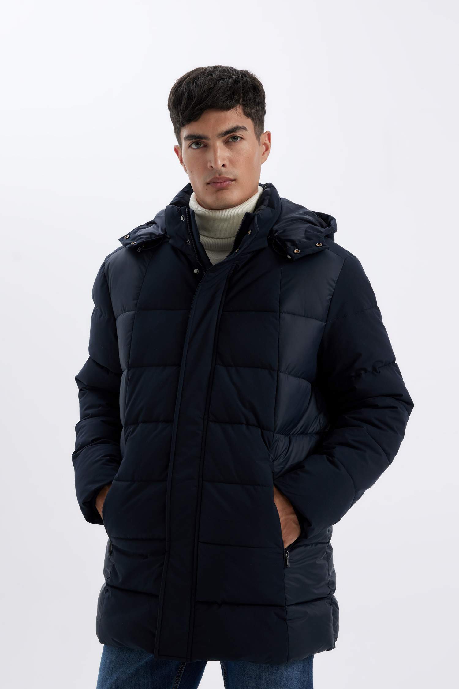 Slim Fit Dar Kesim Astarlı Kapüşonlu Fermuarlı Cepli Kışlık Parka