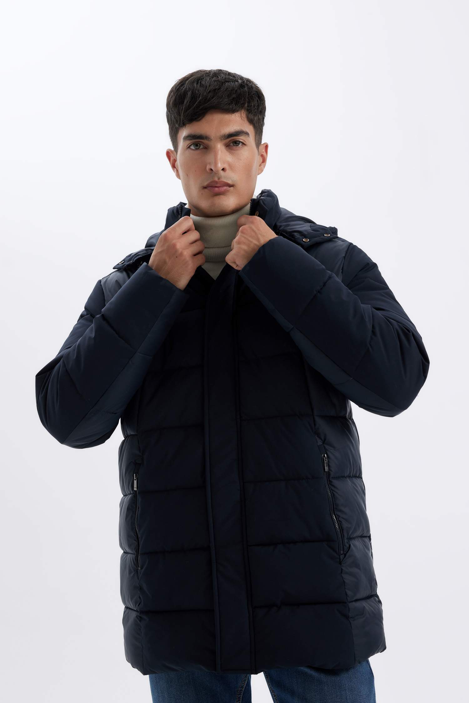 Slim Fit Dar Kesim Astarlı Kapüşonlu Fermuarlı Cepli Kışlık Parka