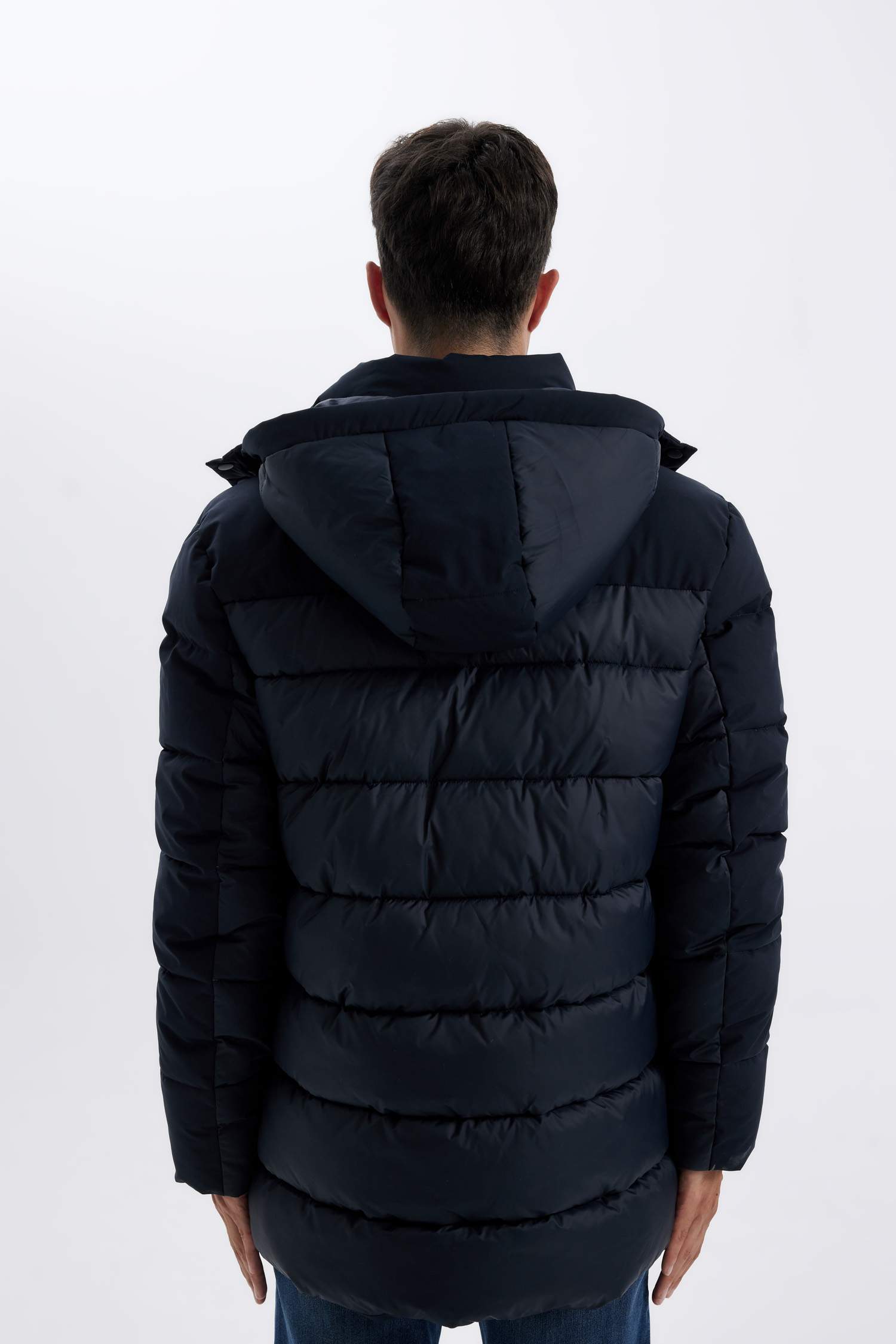 Slim Fit Dar Kesim Astarlı Kapüşonlu Fermuarlı Cepli Kışlık Parka