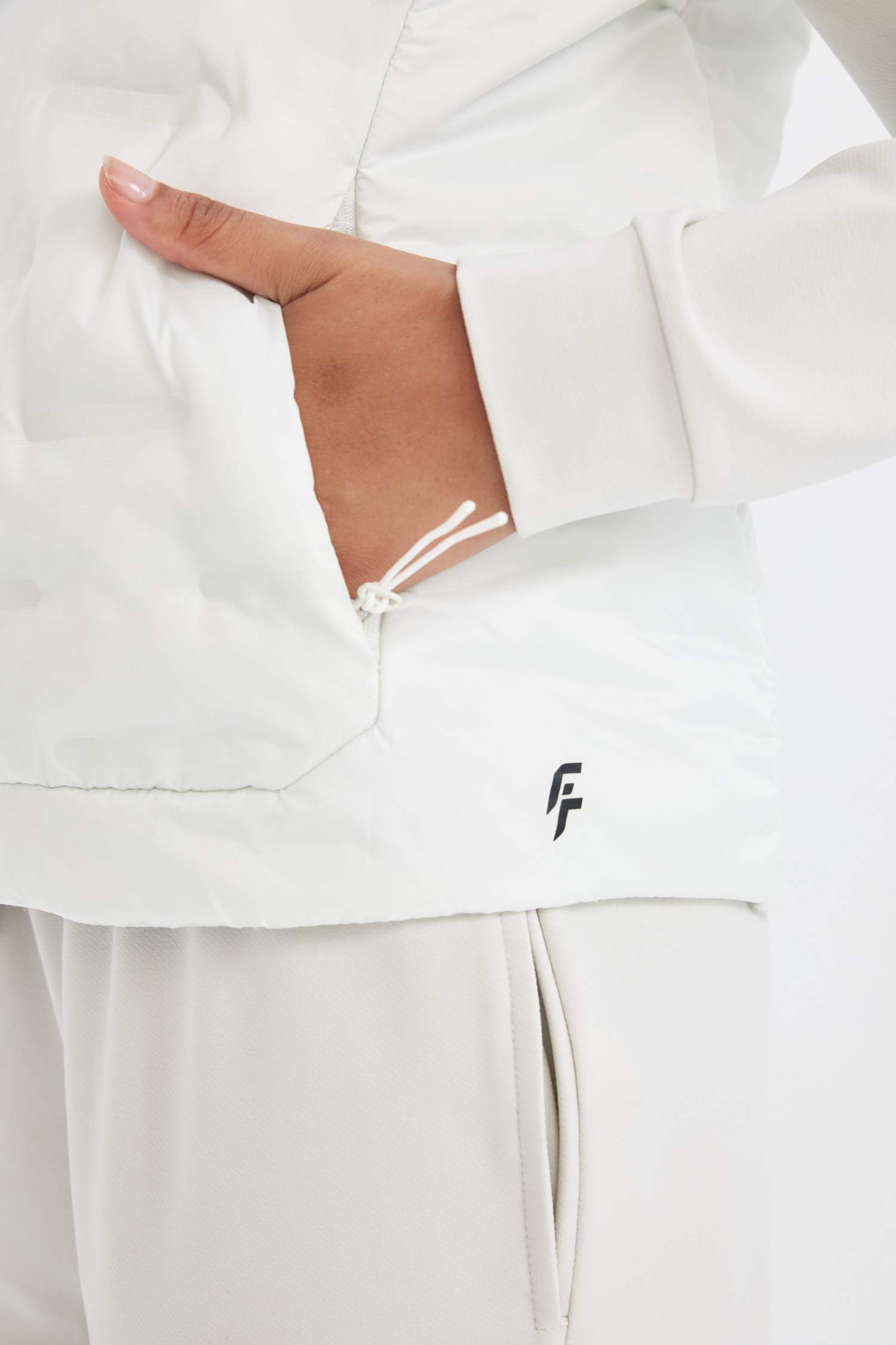 Su İtici Kapitone Astarlı Fermuarlı Cepli Sporcu Yelek