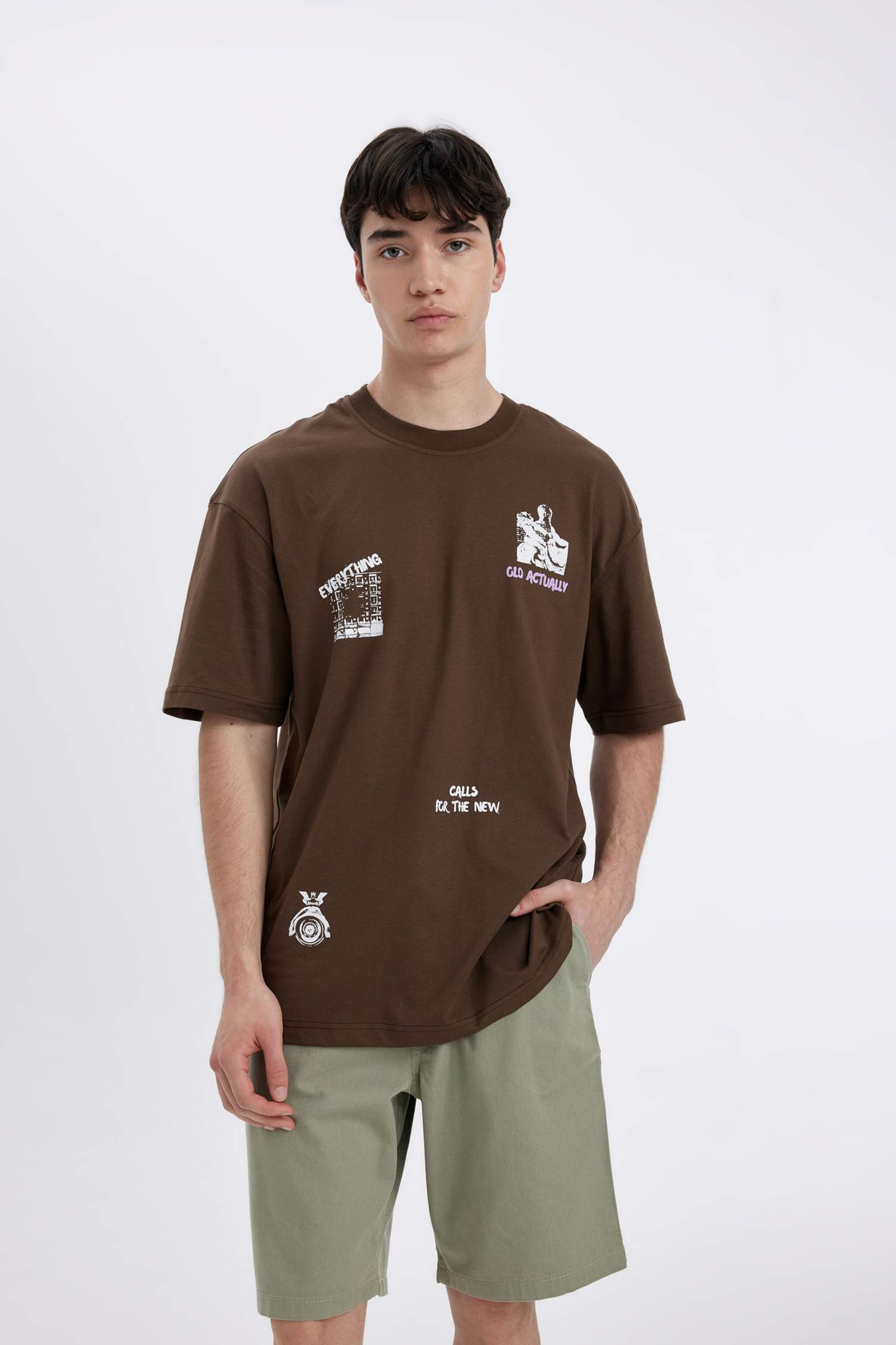 Comfort Regular Fit Rahat Kalıp Bisiklet Yaka Sırt Baskılı Kısa Kollu Tişört