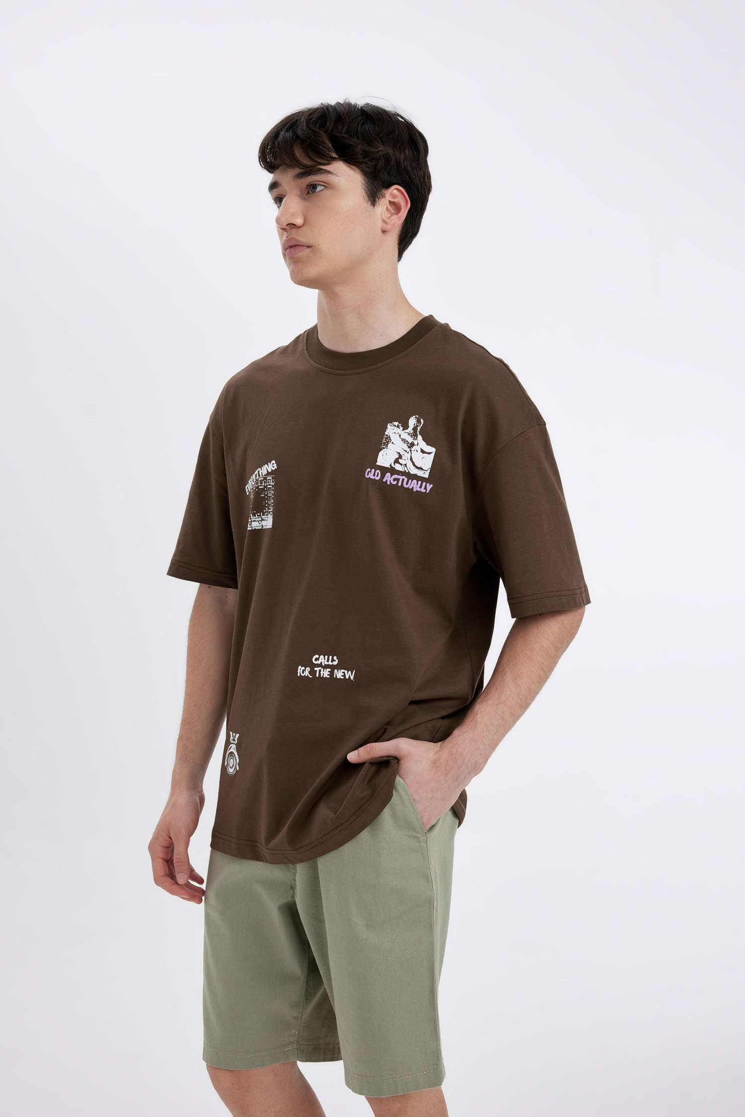 Comfort Regular Fit Rahat Kalıp Bisiklet Yaka Sırt Baskılı Kısa Kollu Tişört