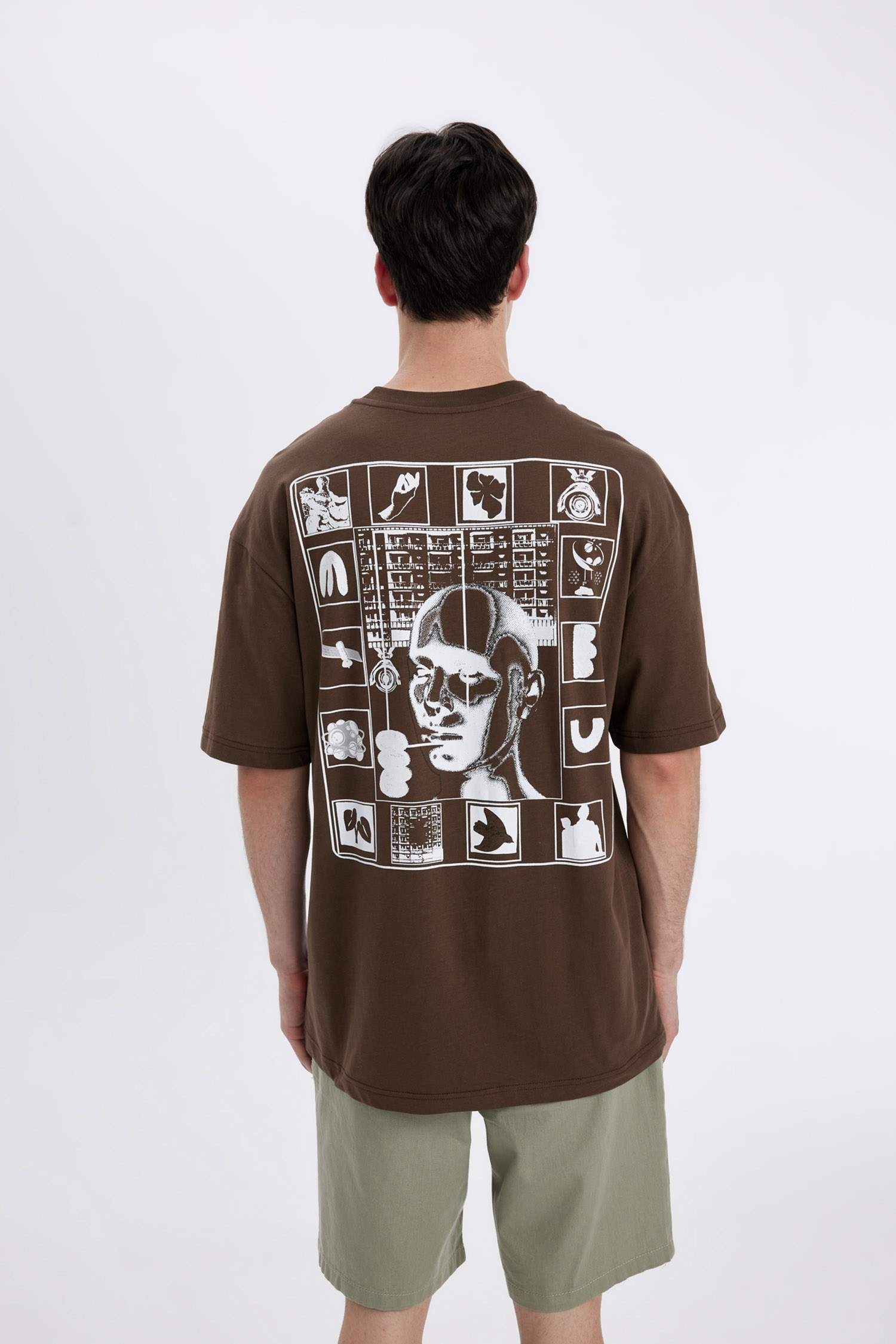 Comfort Regular Fit Rahat Kalıp Bisiklet Yaka Sırt Baskılı Kısa Kollu Tişört