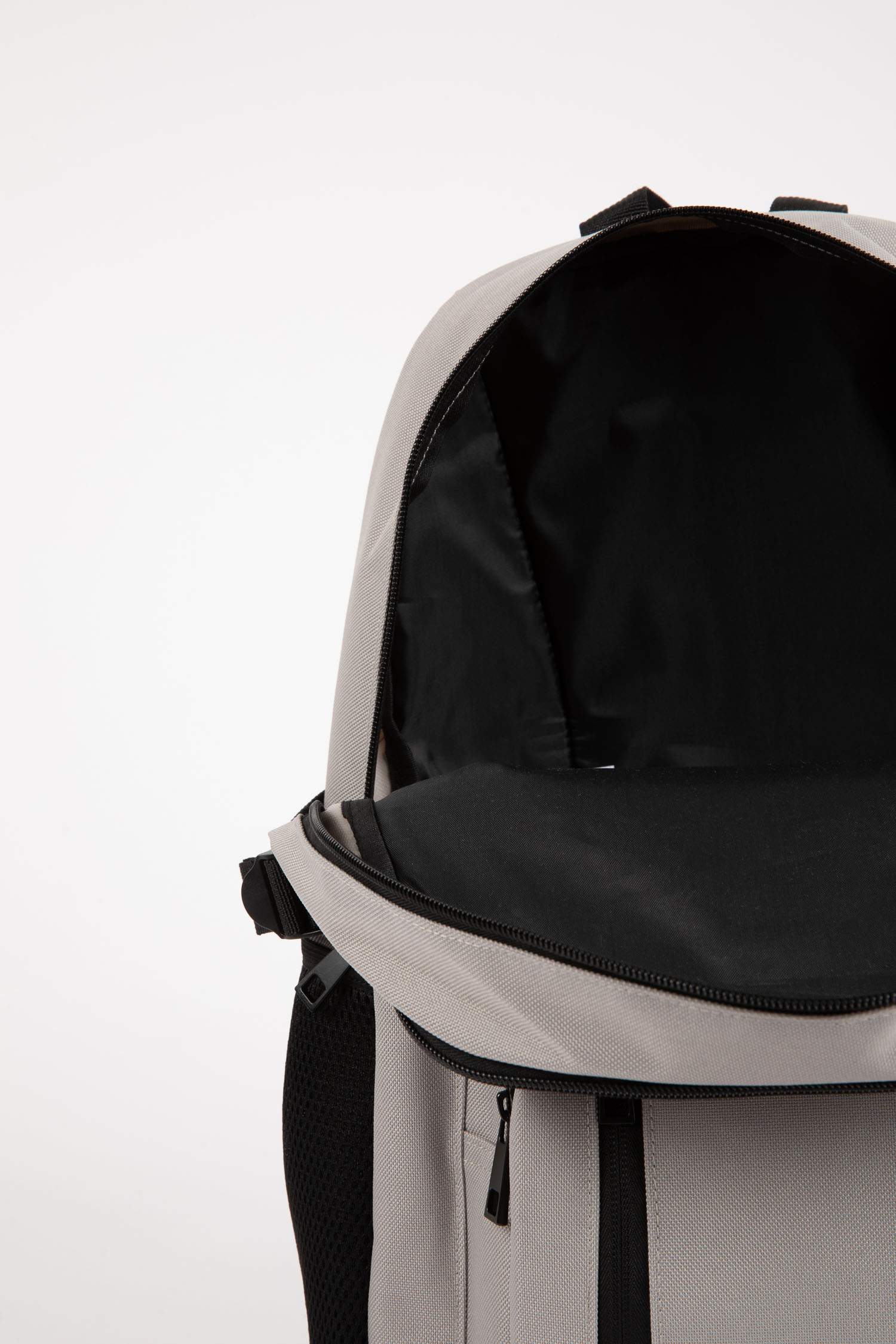 جنطة مدرسة للجنسين