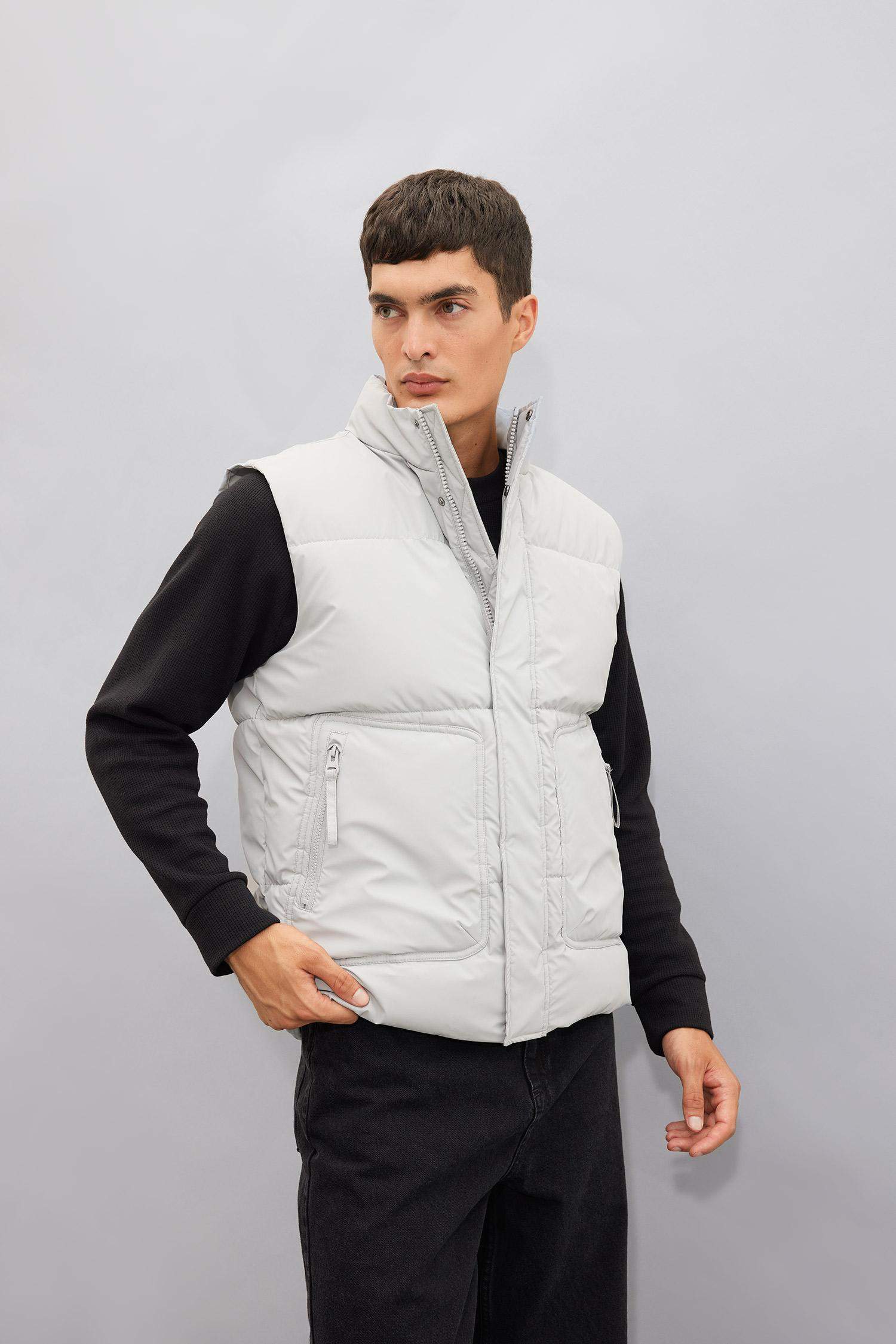 Su İtici Regular Fit Dik Yaka Fermuarlı İç Cepli Mevsimlik Şişme Yelek