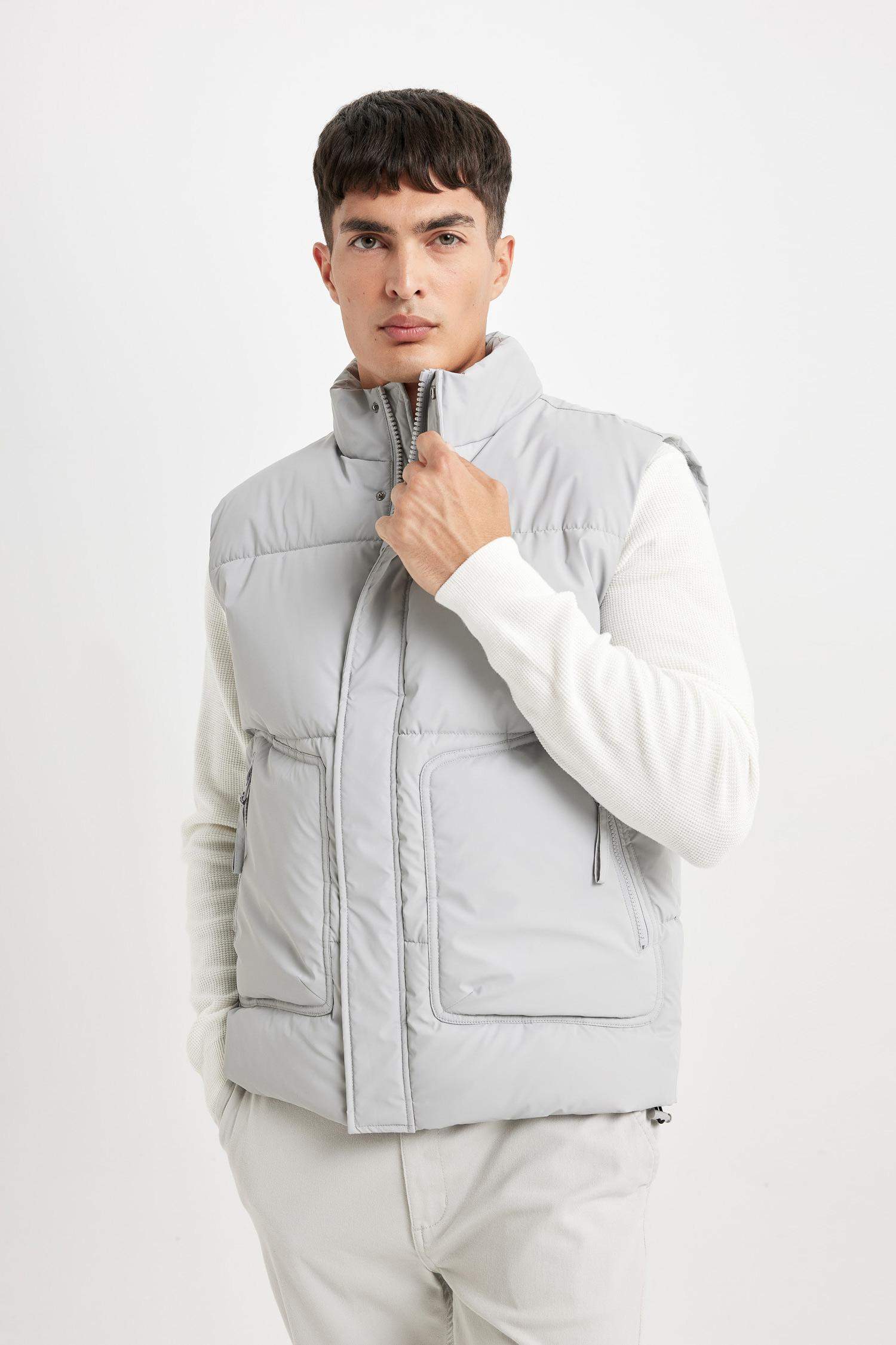 Su İtici Regular Fit Dik Yaka Fermuarlı İç Cepli Mevsimlik Şişme Yelek