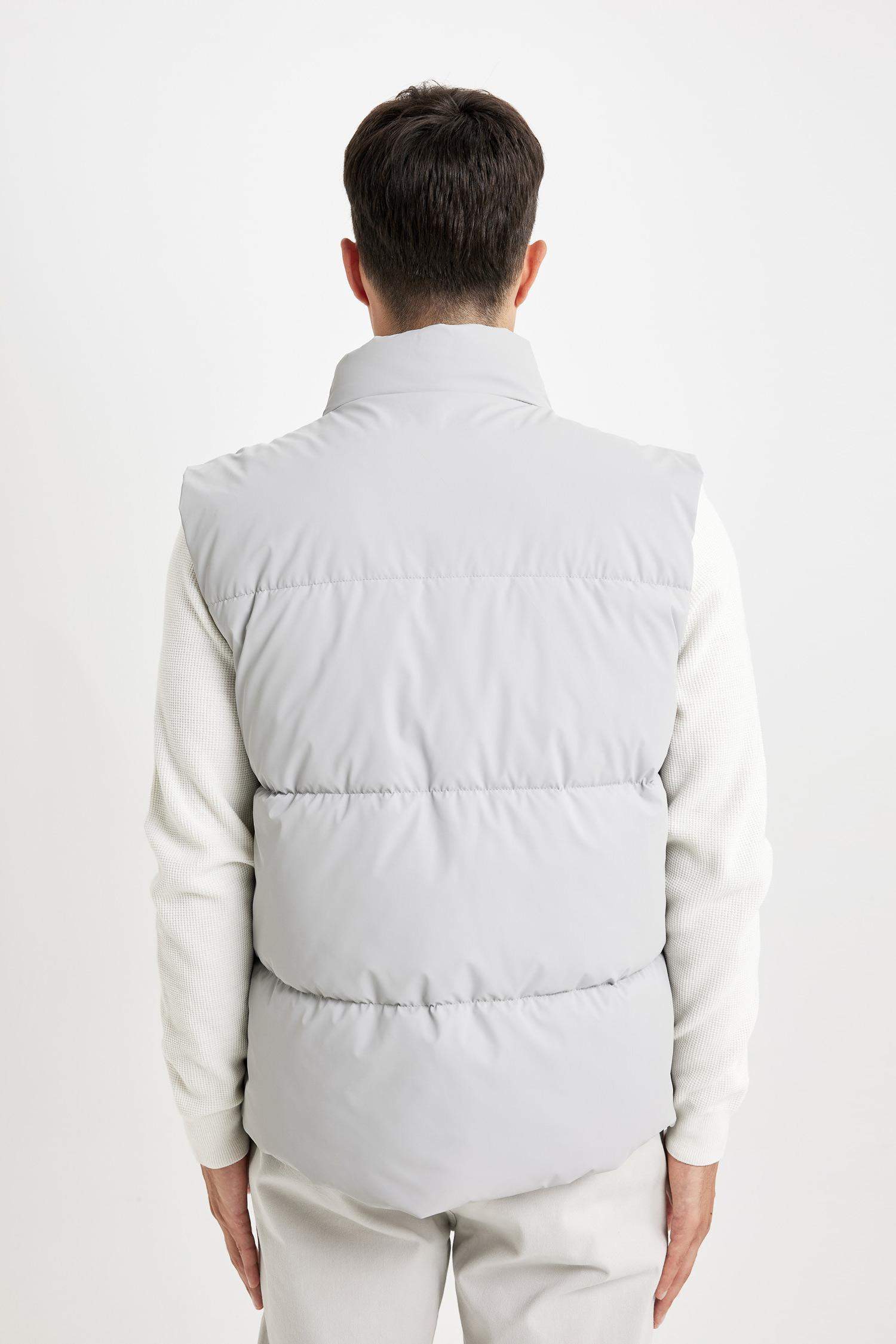 Su İtici Regular Fit Dik Yaka Fermuarlı İç Cepli Mevsimlik Şişme Yelek