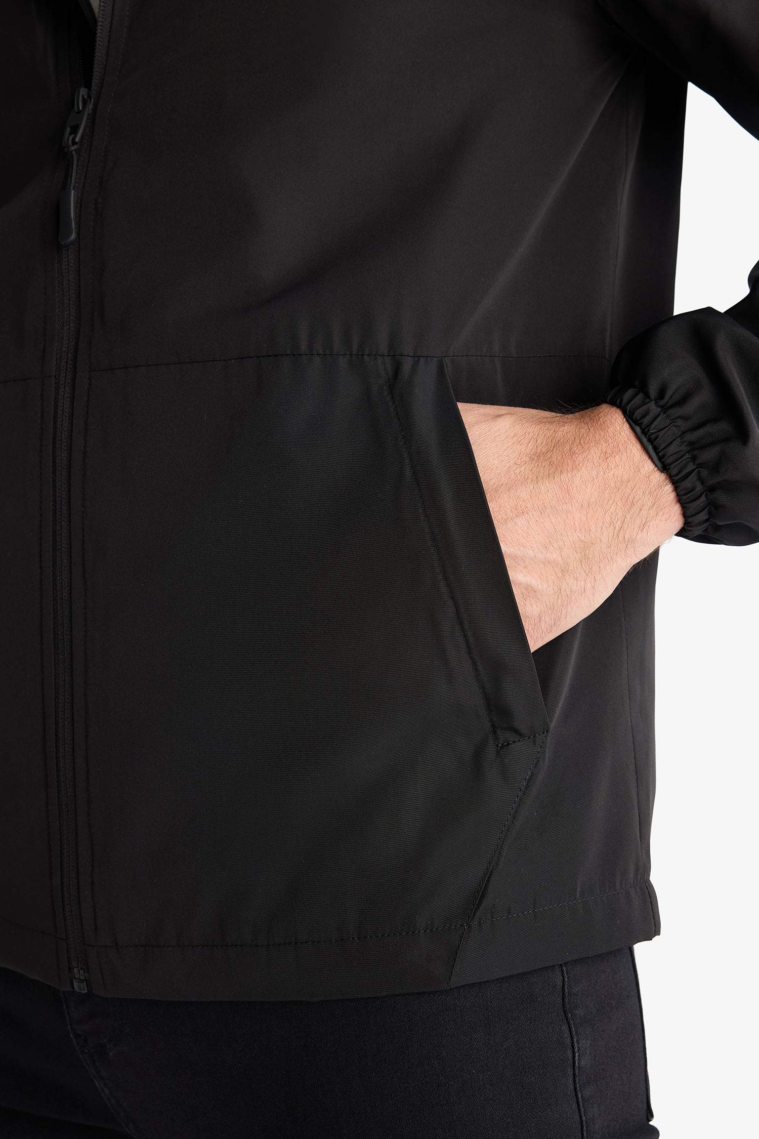 جاكيت خفيف سليم فيت بكابيشون وتر بروف