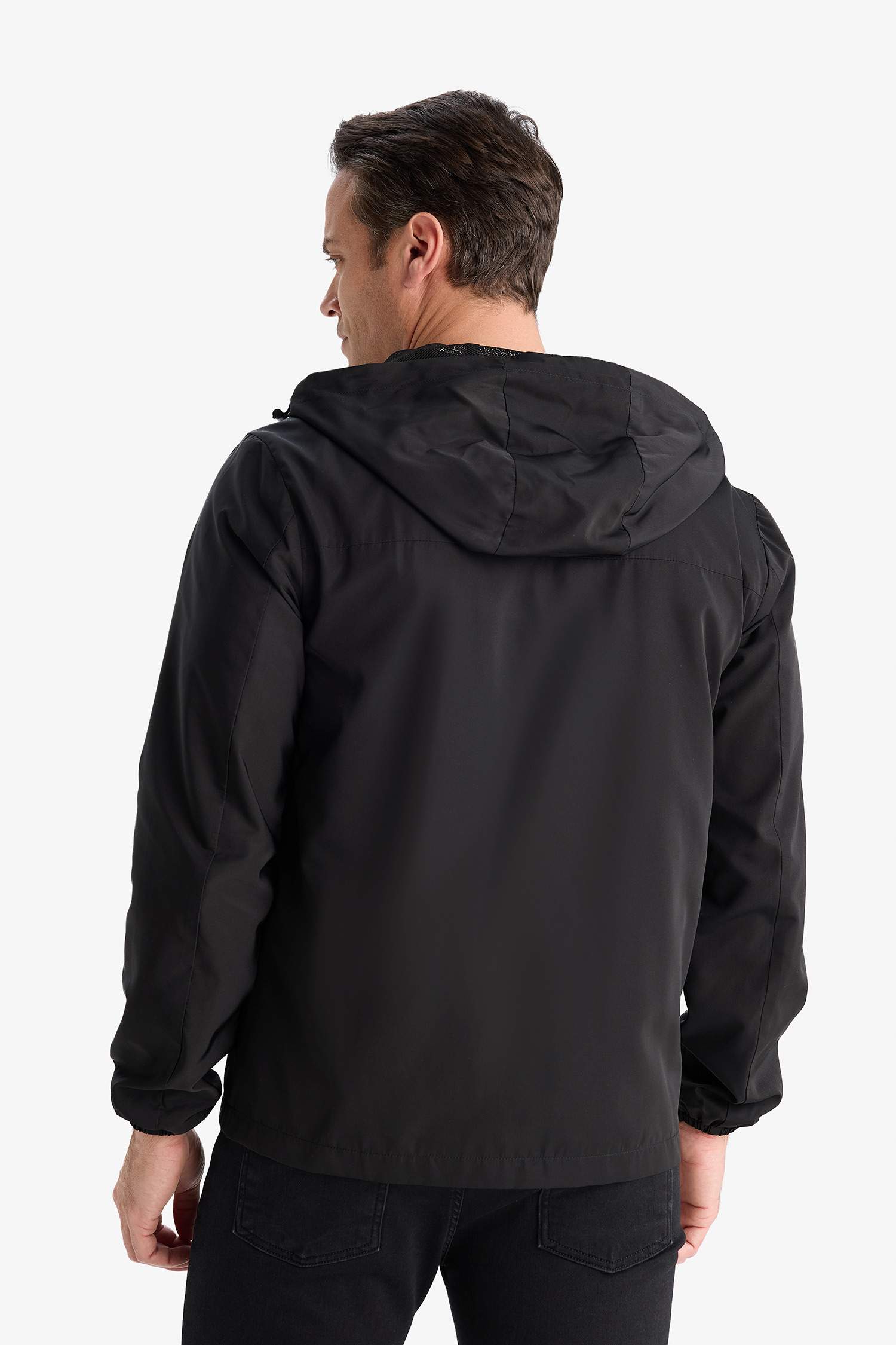 جاكيت خفيف سليم فيت بكابيشون وتر بروف