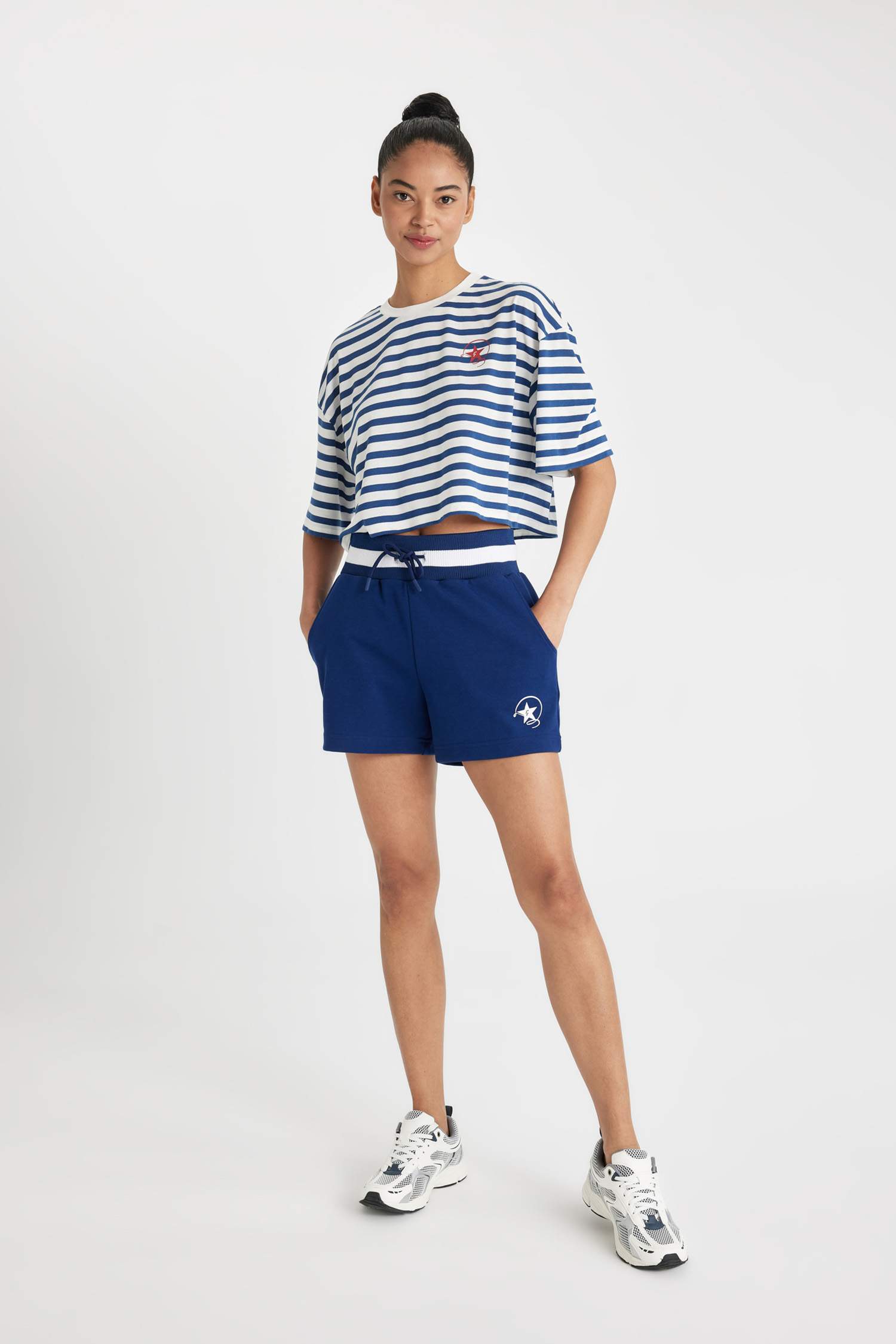 تيشيرت كروب توب رياضي مخطط