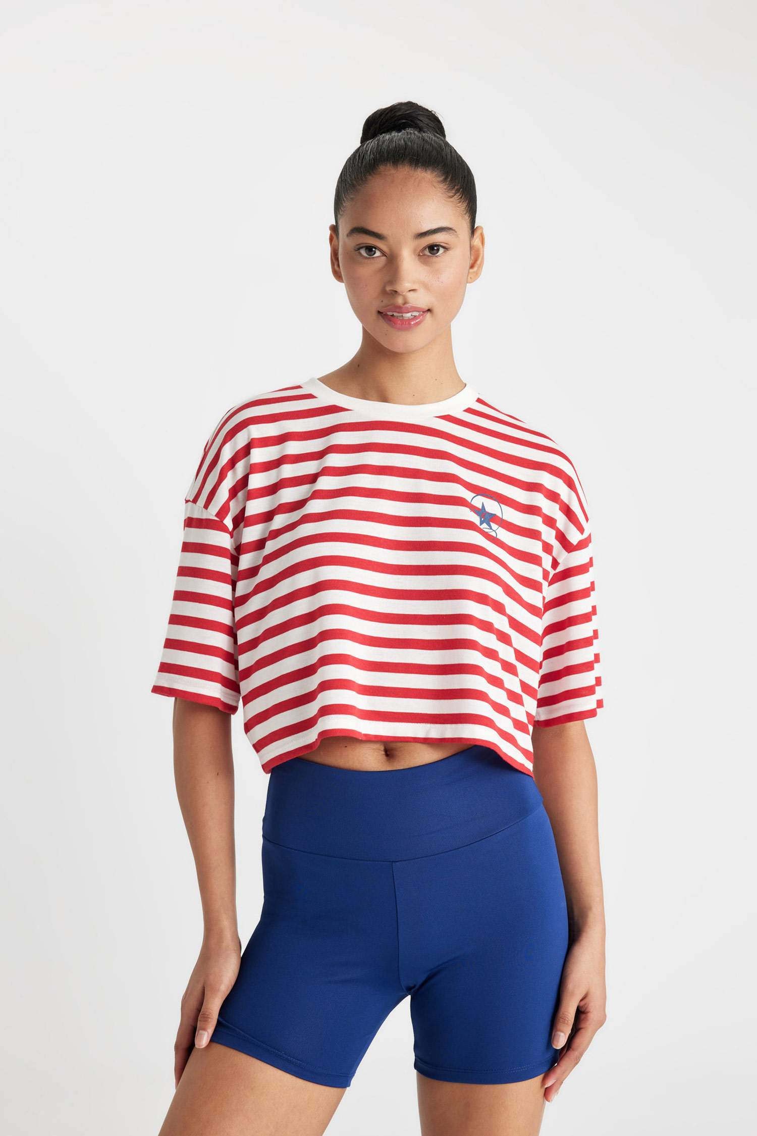 تيشيرت كروب توب مخطط رياضي من DeFactoFit