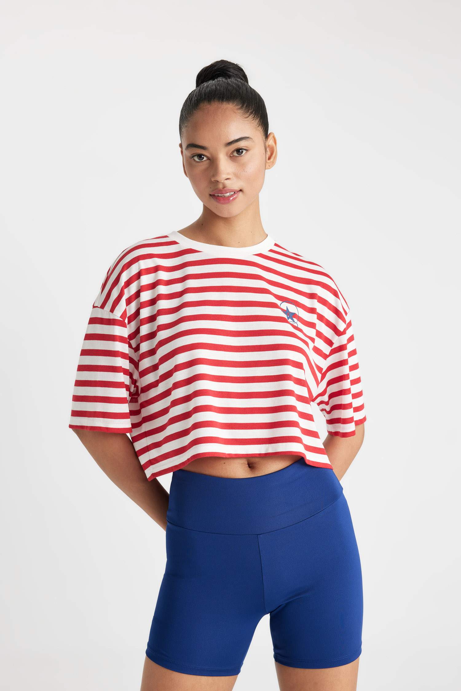 تيشيرت كروب توب مخطط رياضي من DeFactoFit