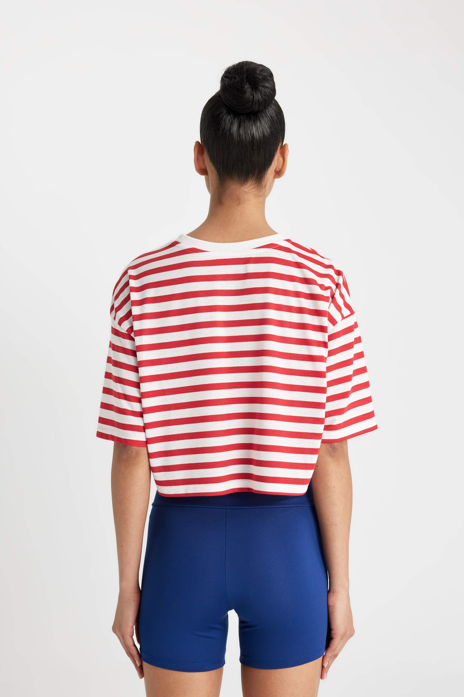 تيشيرت كروب توب مخطط رياضي من DeFactoFit