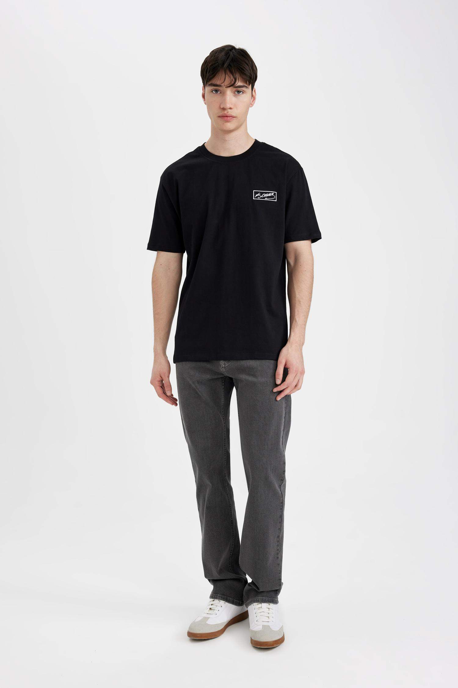 تيشيرت نص ردن قصة عادية بياخة مستديرة بطبعة اتاتورك