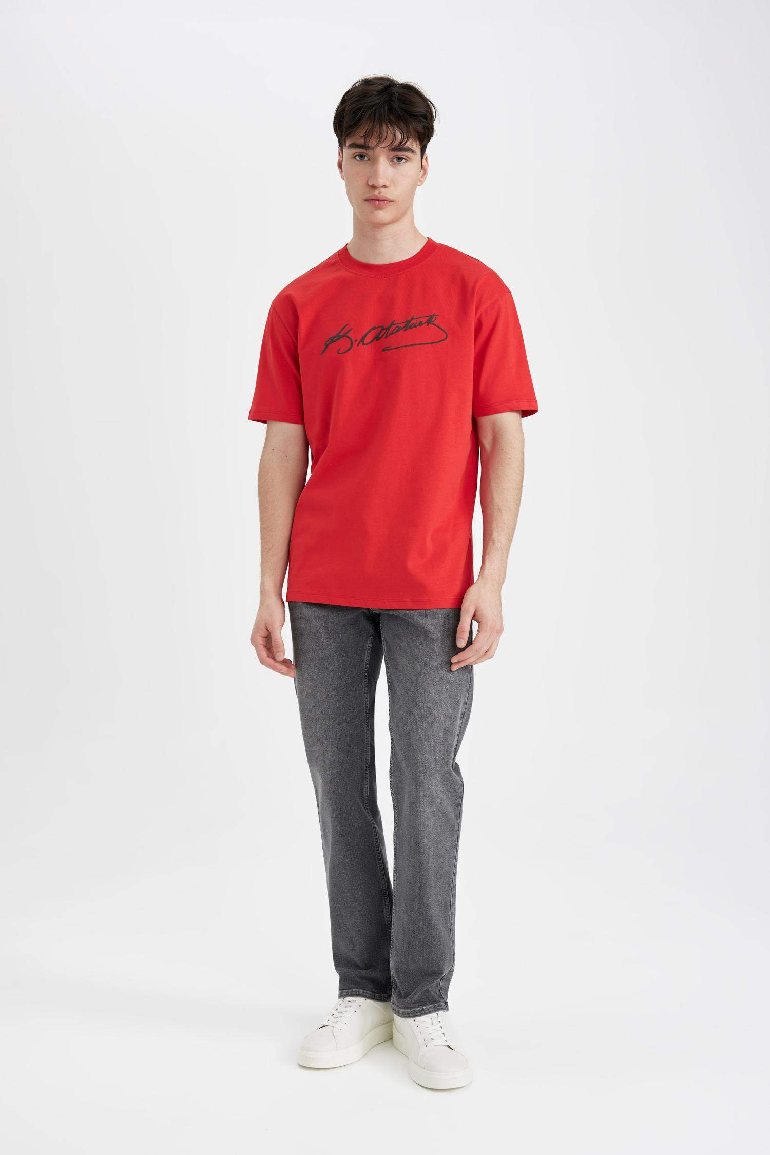 T-Shirt coupe régulière à Col Rond et à Manches Courtes avec impression