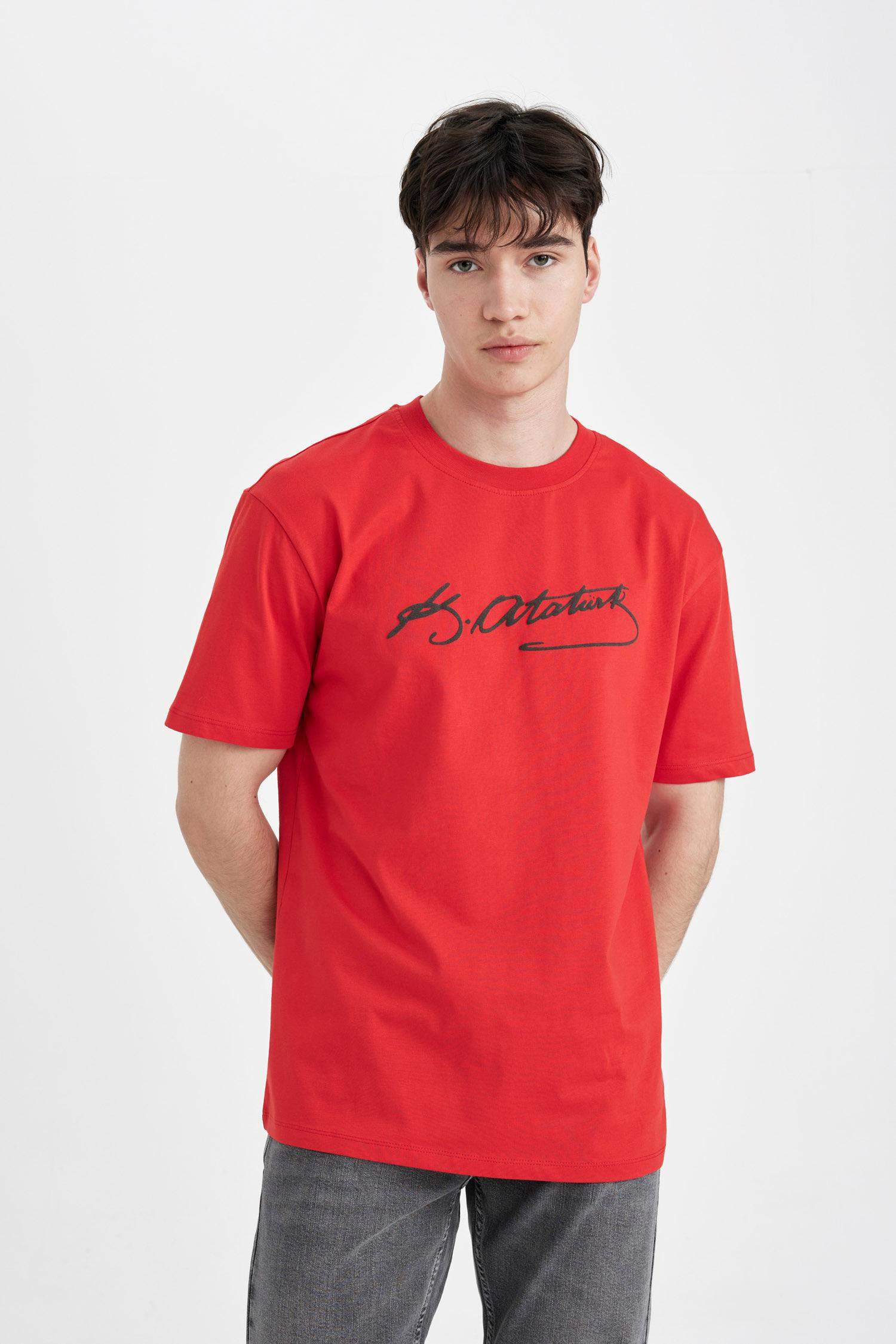 T-Shirt coupe régulière à Col Rond et à Manches Courtes avec impression