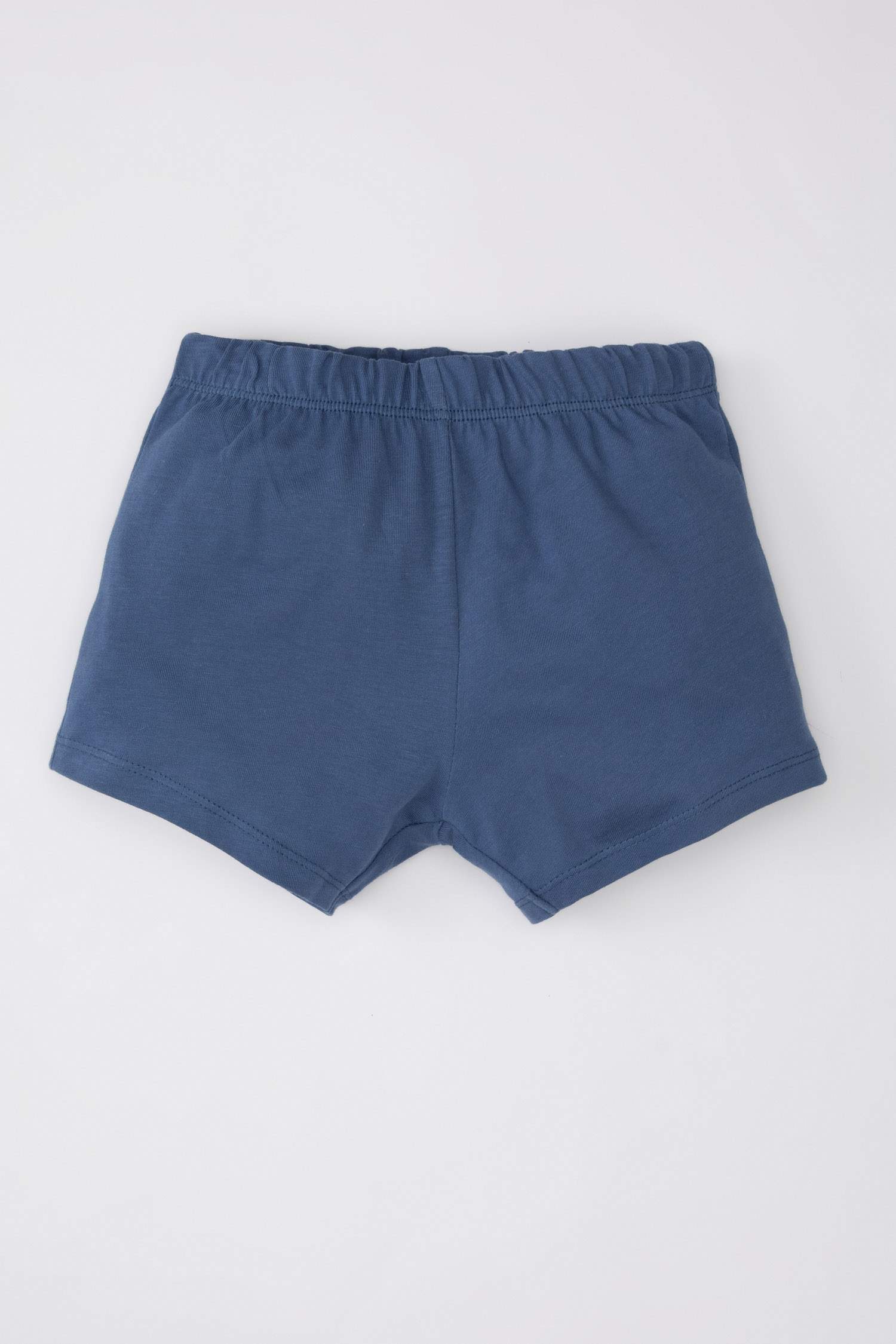 سيت ولادي تي شيرت وشورت بطبعة شعار - قطعتين