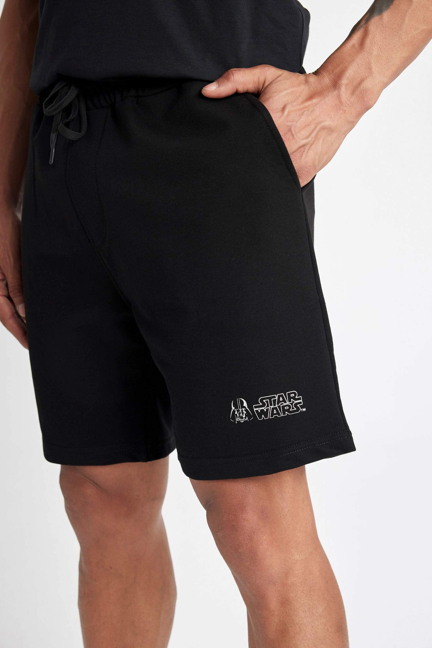 شورت قصة عادية بجيب من ستار وورز