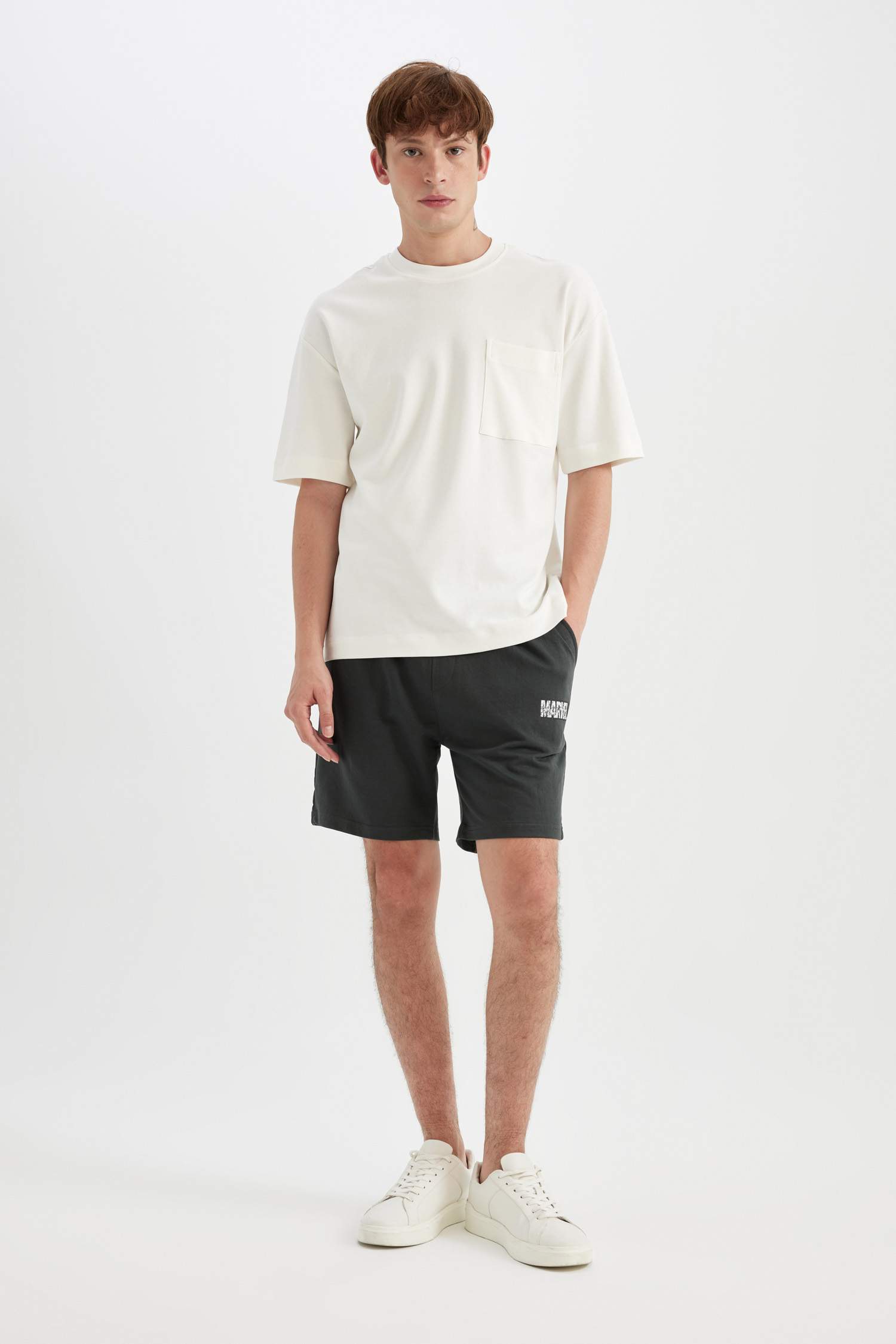 Marvel Logo Only Regular Fit Straight Fit Shorts