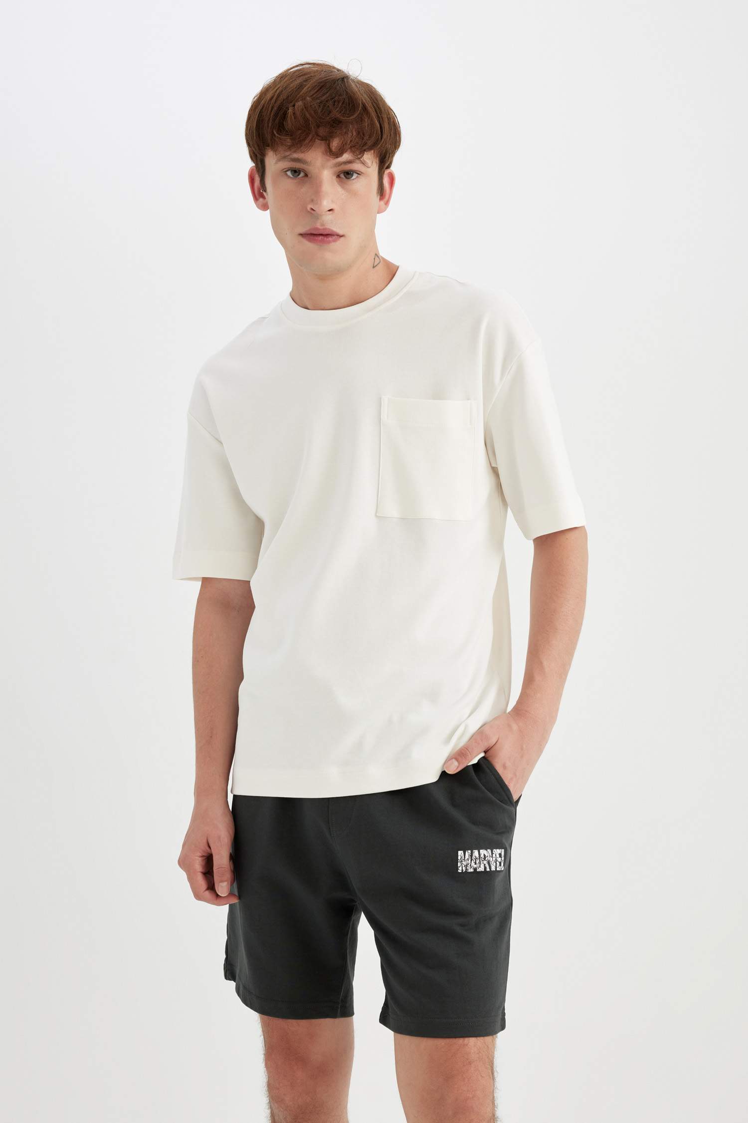 Marvel Logo Only Regular Fit Straight Fit Shorts