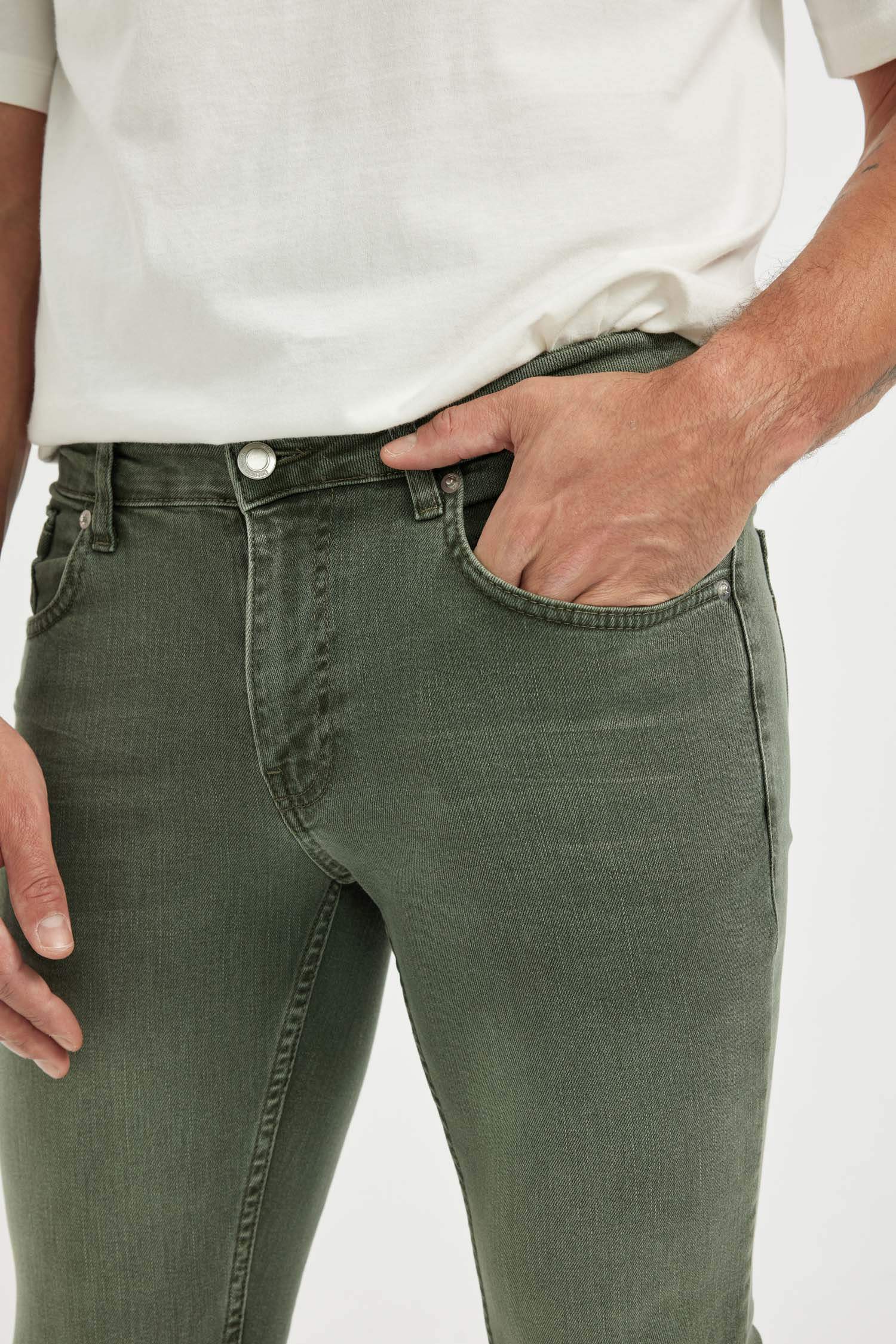 بنطرون جينز بيدرو سليم فيت برجل ضيق وخصر عادي