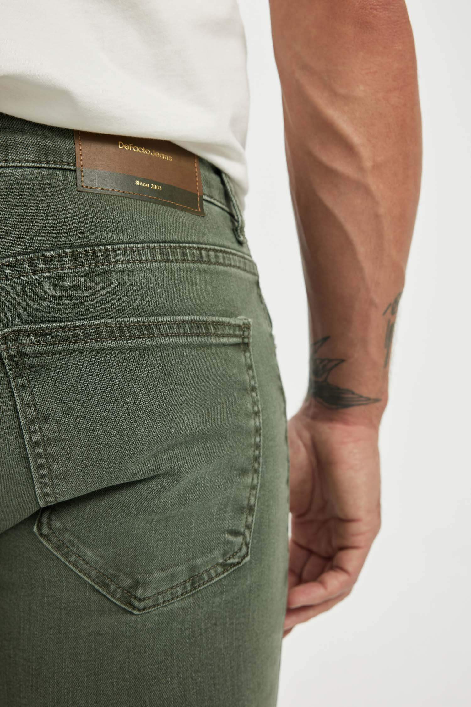 بنطرون جينز بيدرو سليم فيت برجل ضيق وخصر عادي