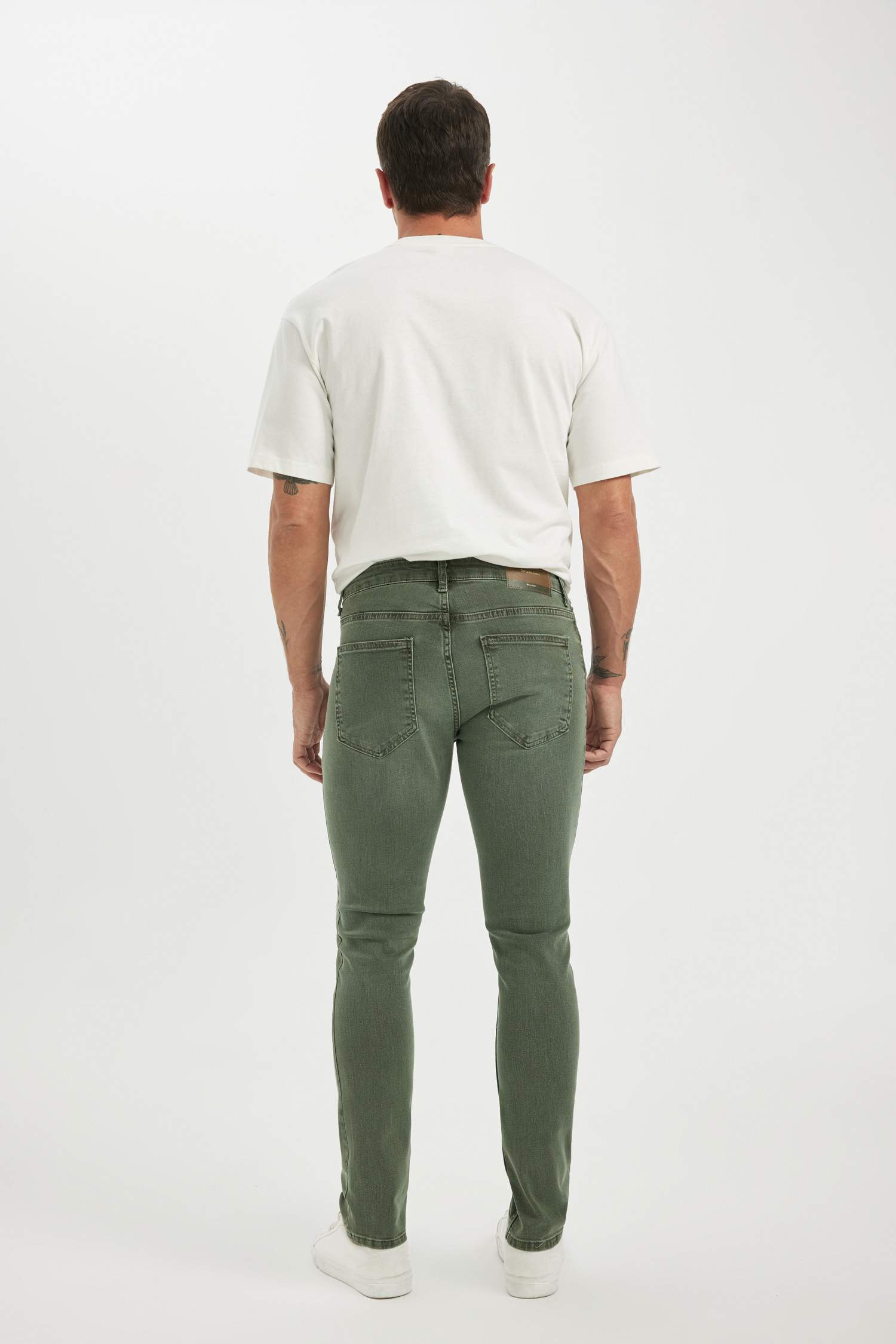 بنطرون جينز بيدرو سليم فيت برجل ضيق وخصر عادي