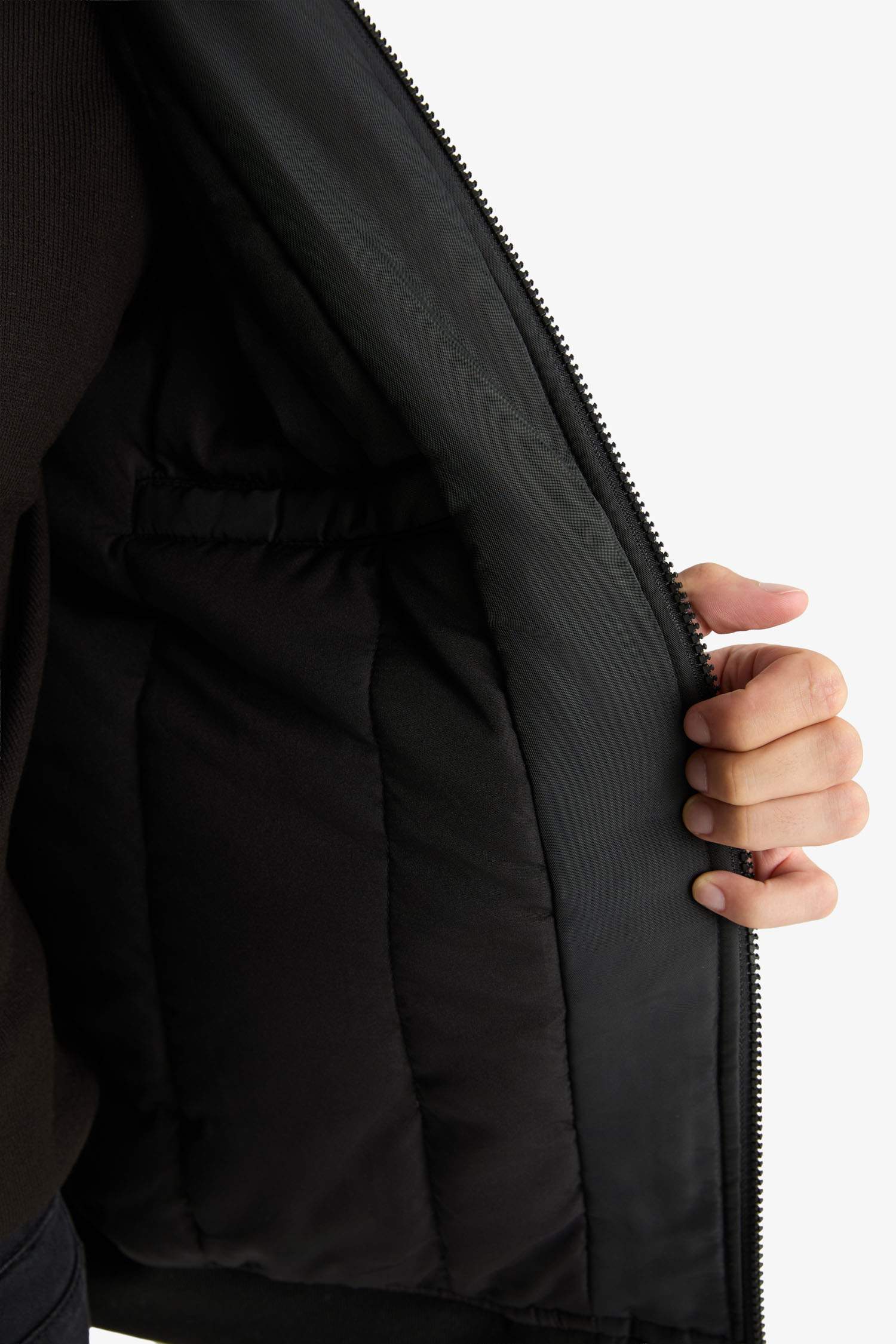 جاكيت بومبر وتر بروف جلد صناعي سليم فيت بجيب من الداخل