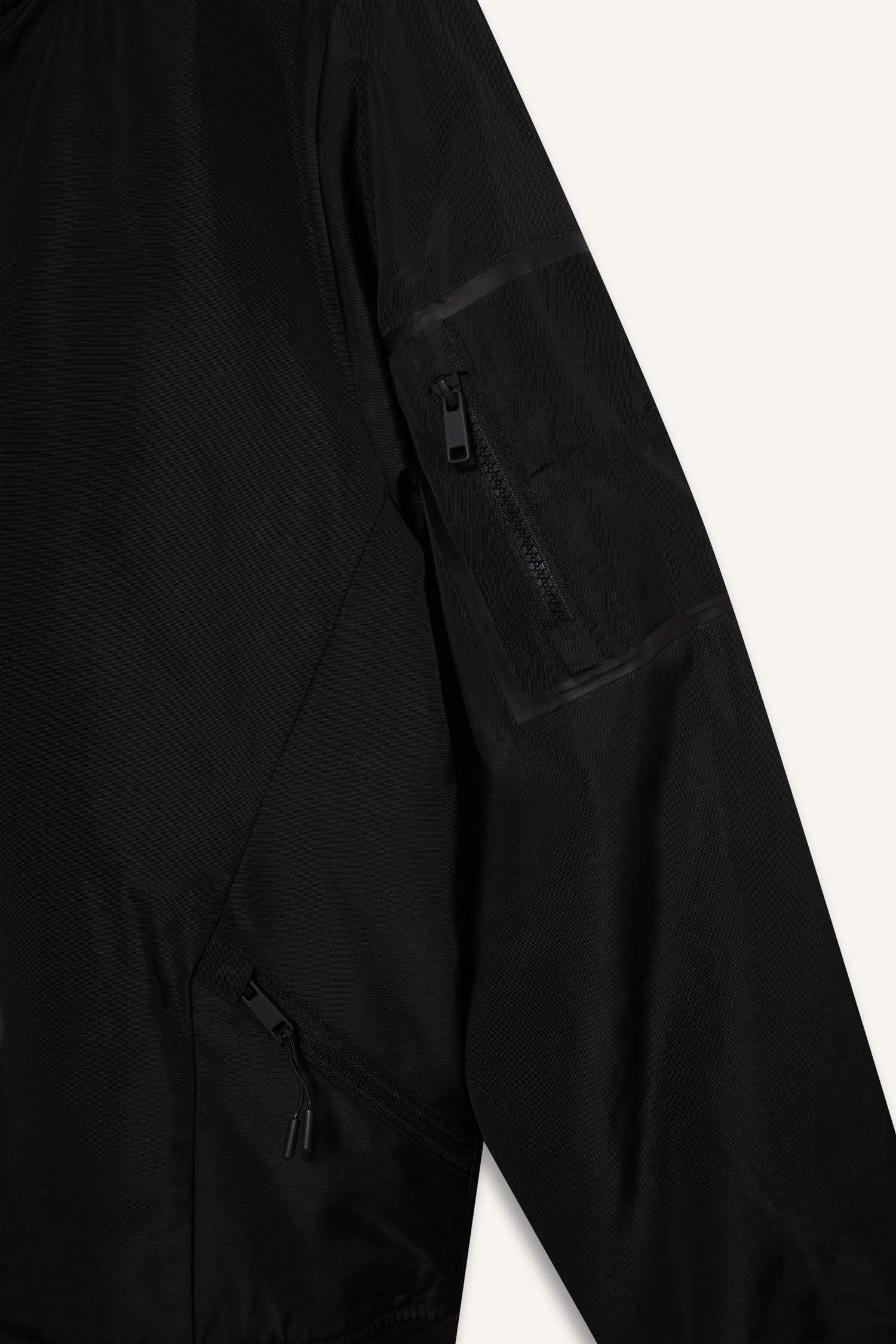 جاكيت بومبر وتر بروف جلد صناعي سليم فيت بجيب من الداخل