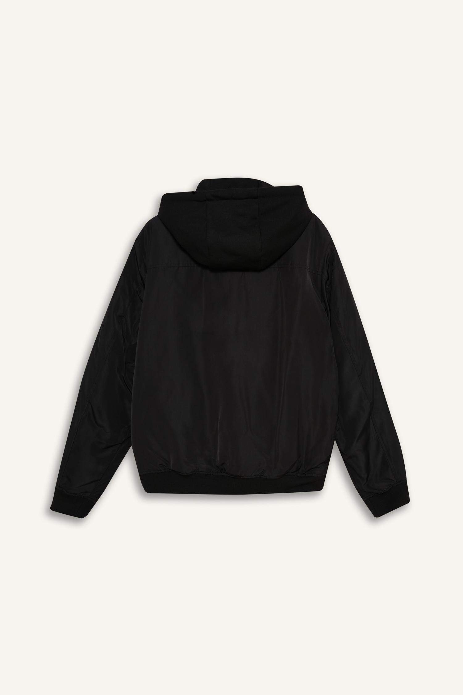 جاكيت بومبر وتر بروف جلد صناعي سليم فيت بجيب من الداخل