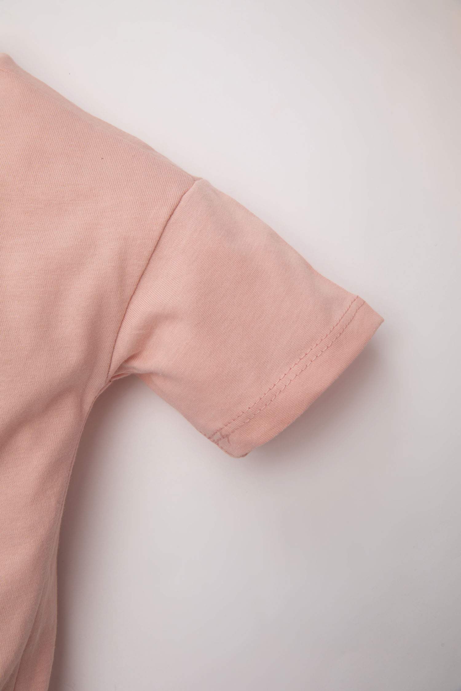 تيشيرت نص كم ولادي قصة عادية بطبعة صبار