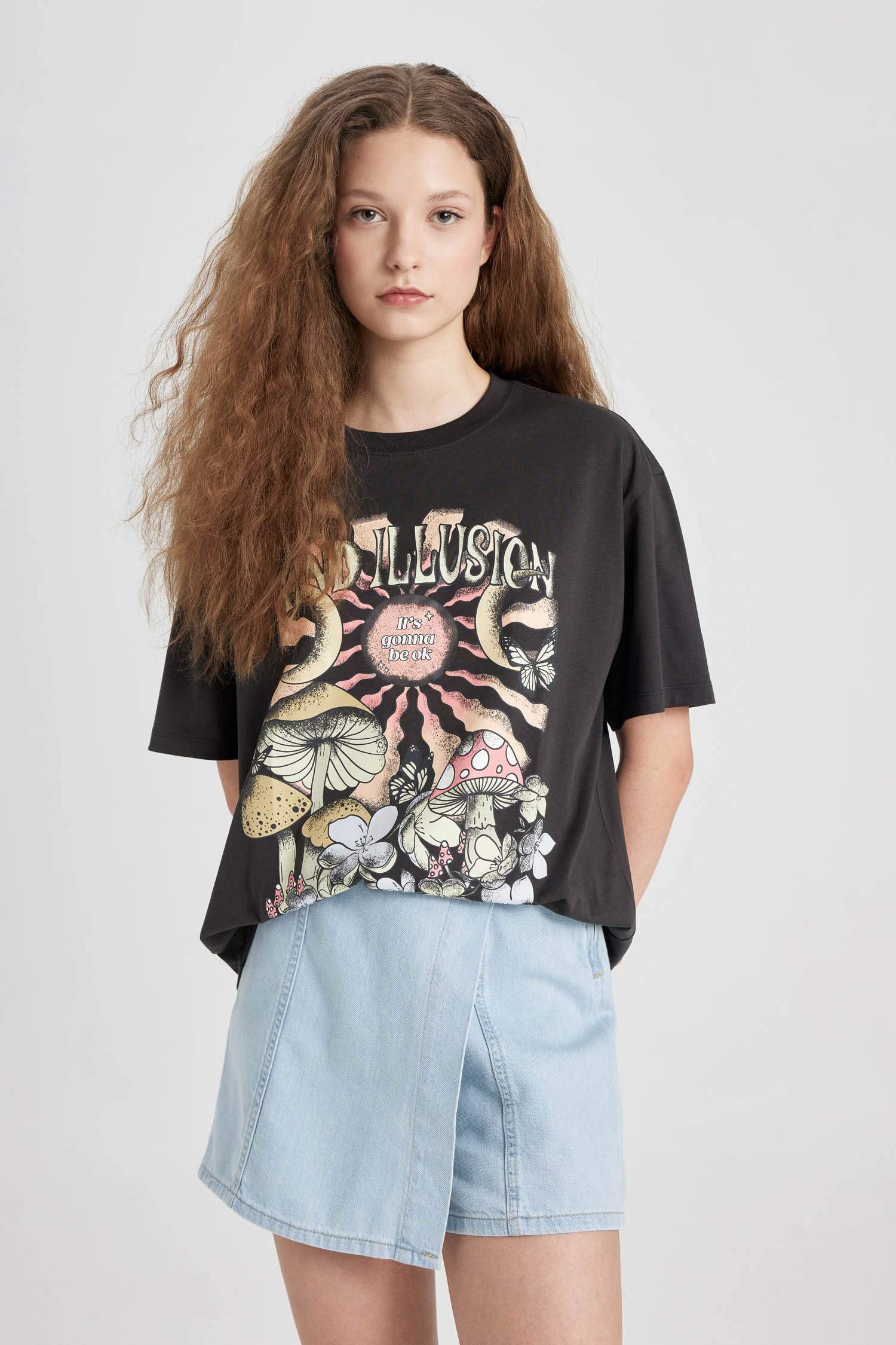 Loose Fit Crew Neck Short Sleeve T-Shirt