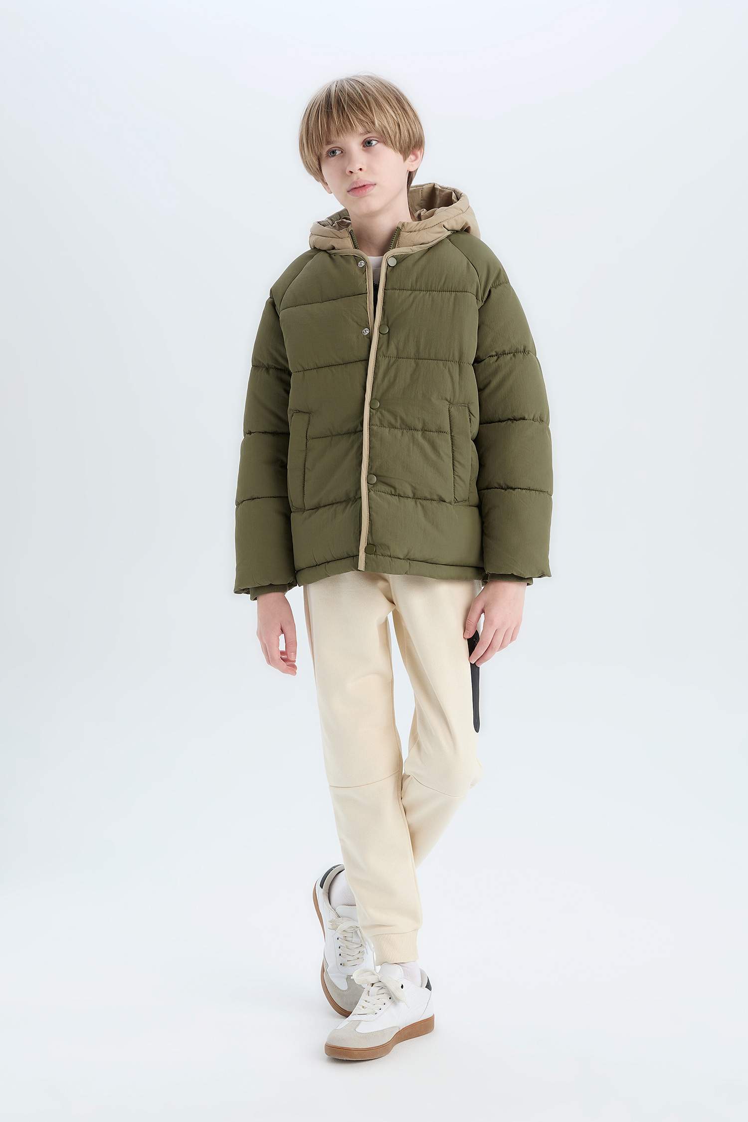 Erkek Çocuk Su Geçirmez Çıtçıtlı Fermuarlı Kapüşonlu Şişme Mont
