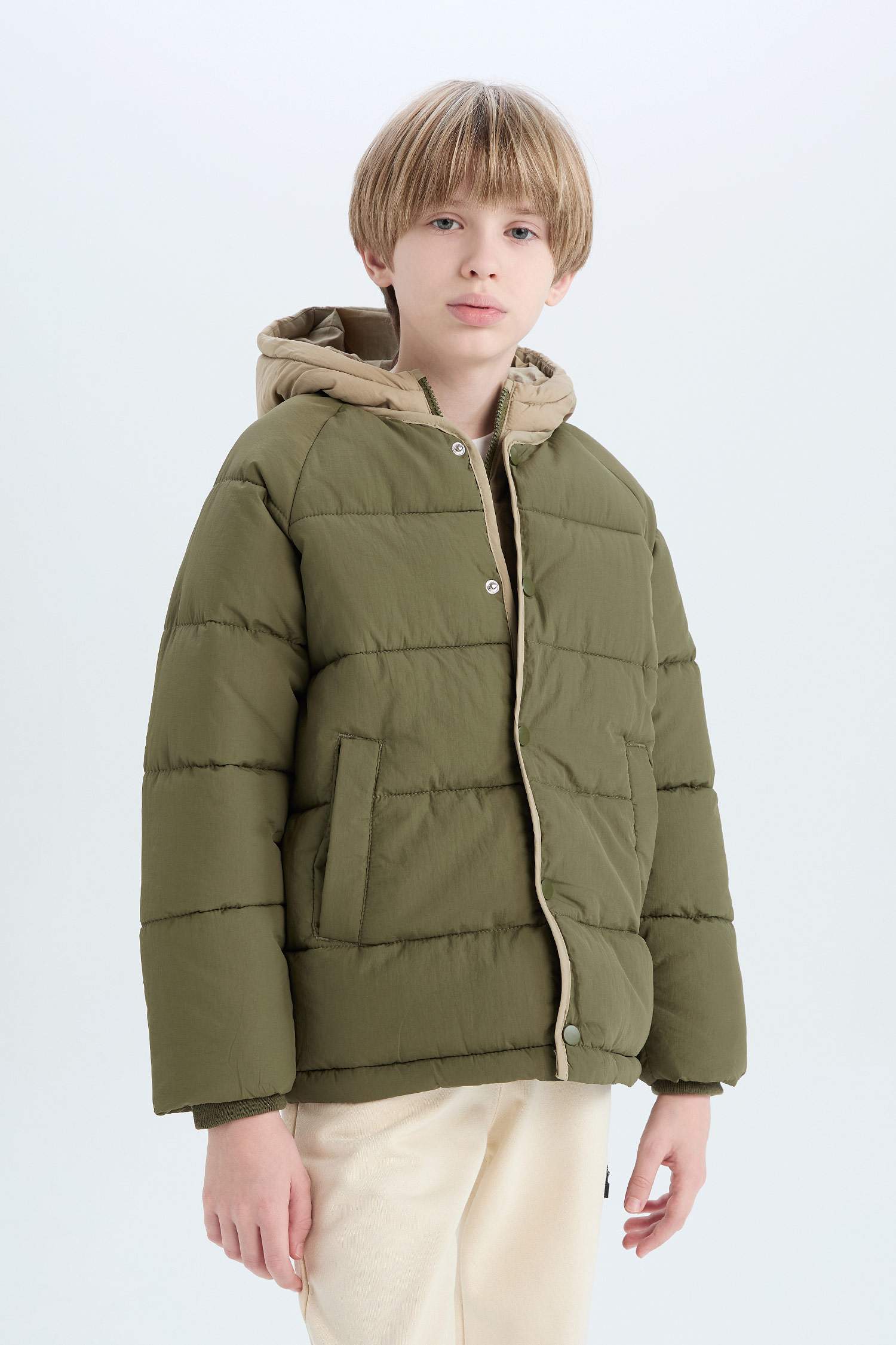Erkek Çocuk Su Geçirmez Çıtçıtlı Fermuarlı Kapüşonlu Şişme Mont
